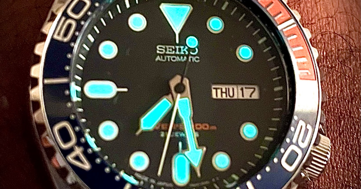 🌊 **Diving into Time with the Seiko SKX009J Dive Watch