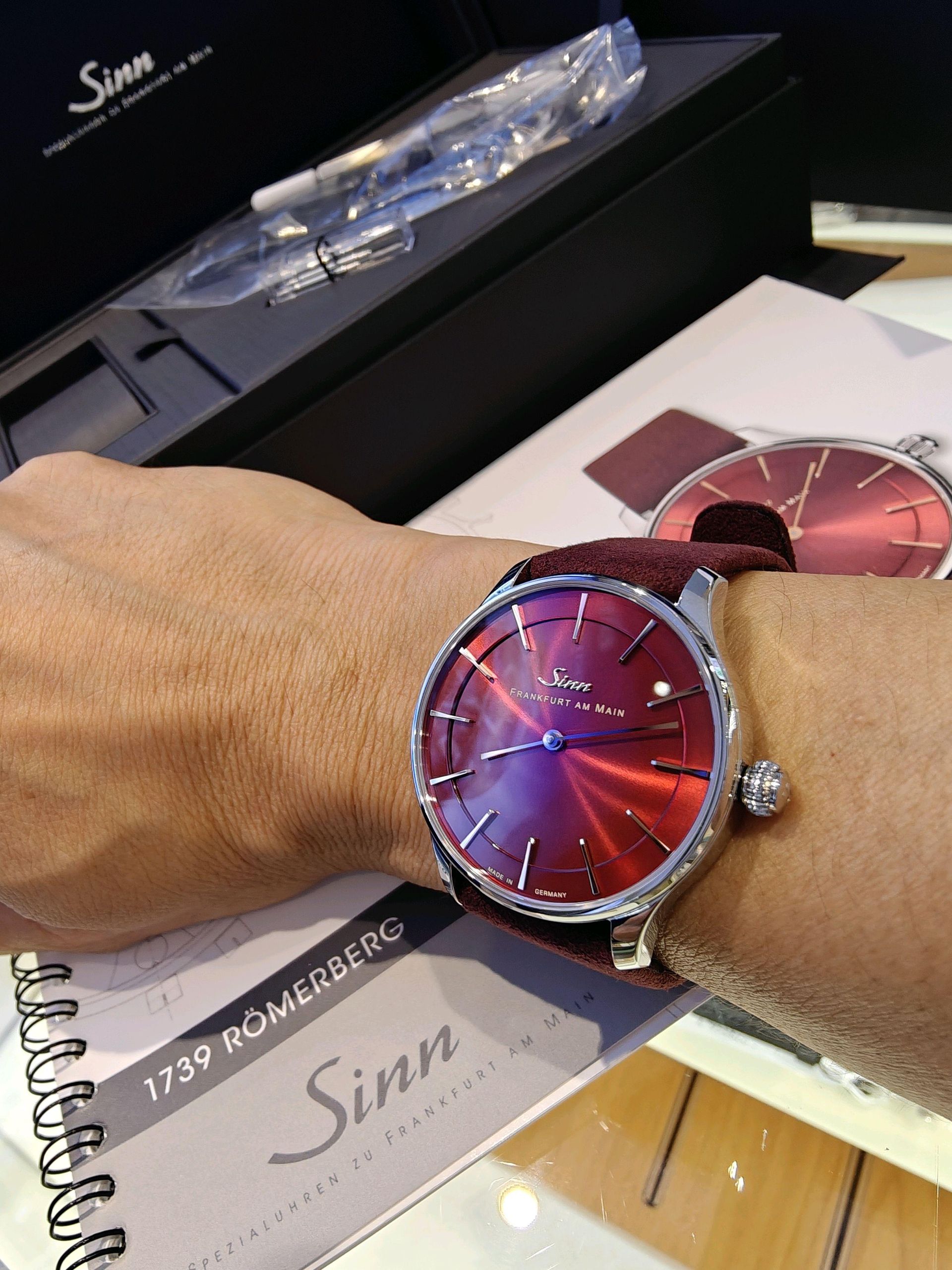 Dressy Sinn 1739 Römerberg | WatchCrunch