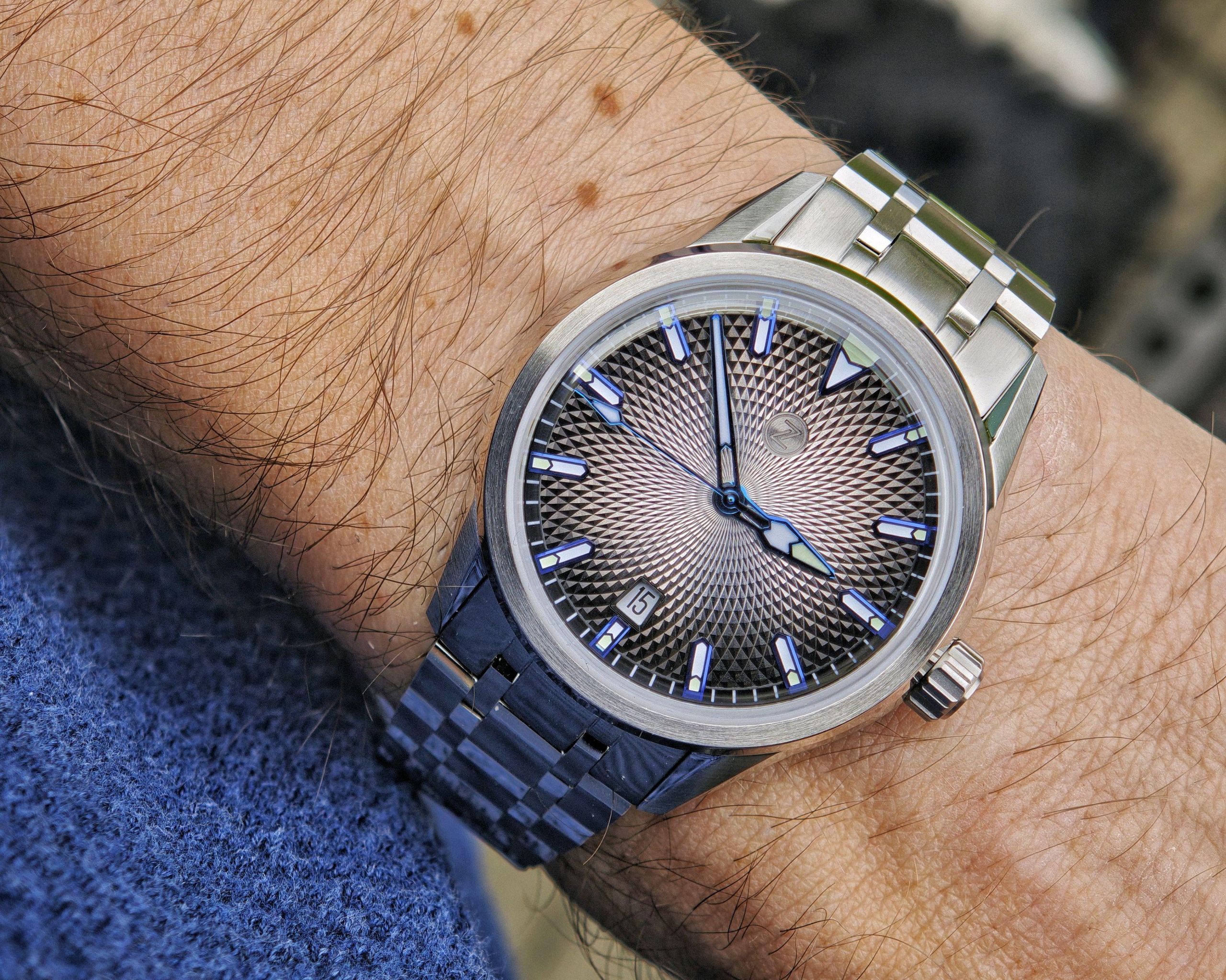 Zelos Helica | WatchCrunch