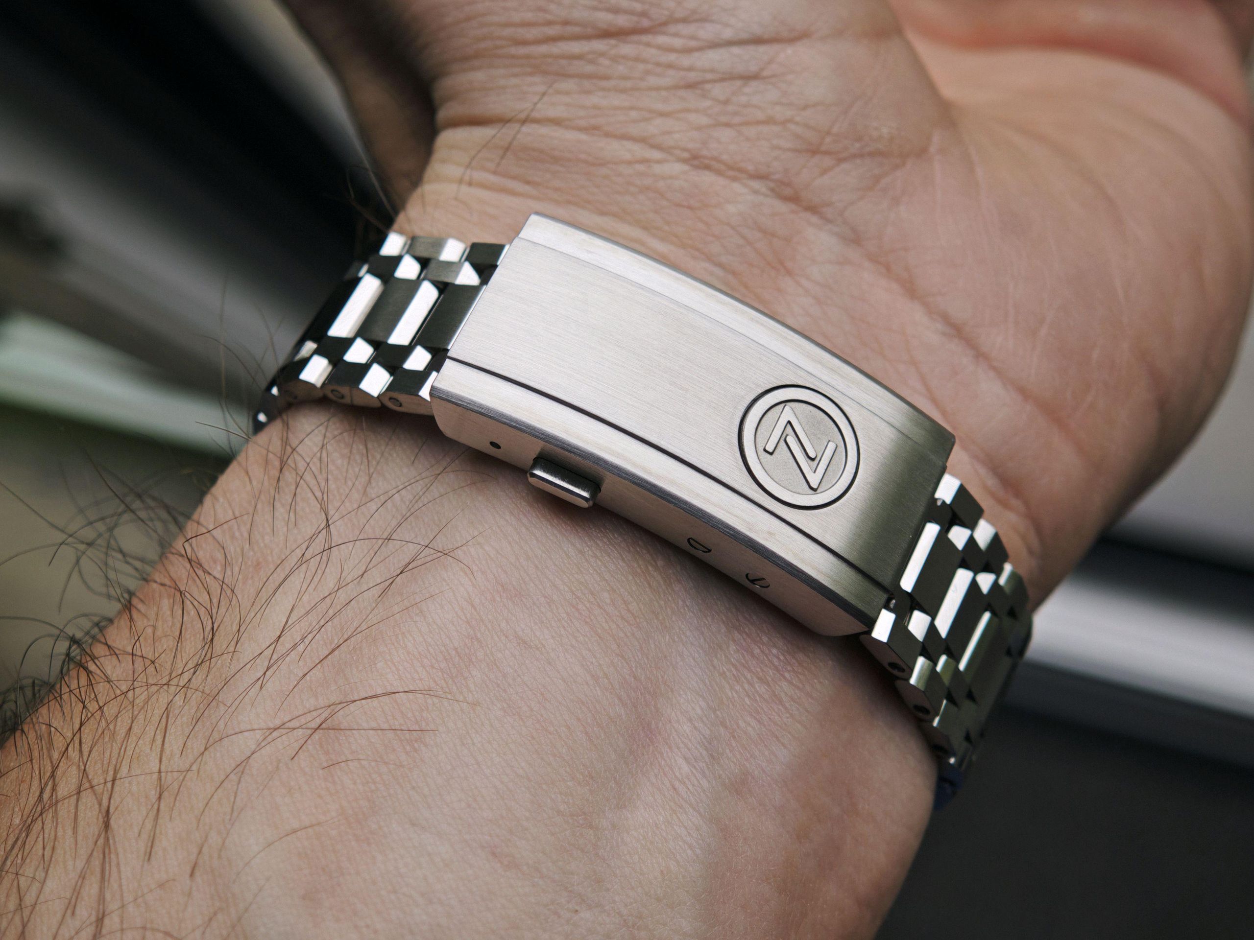 Zelos Helica | WatchCrunch