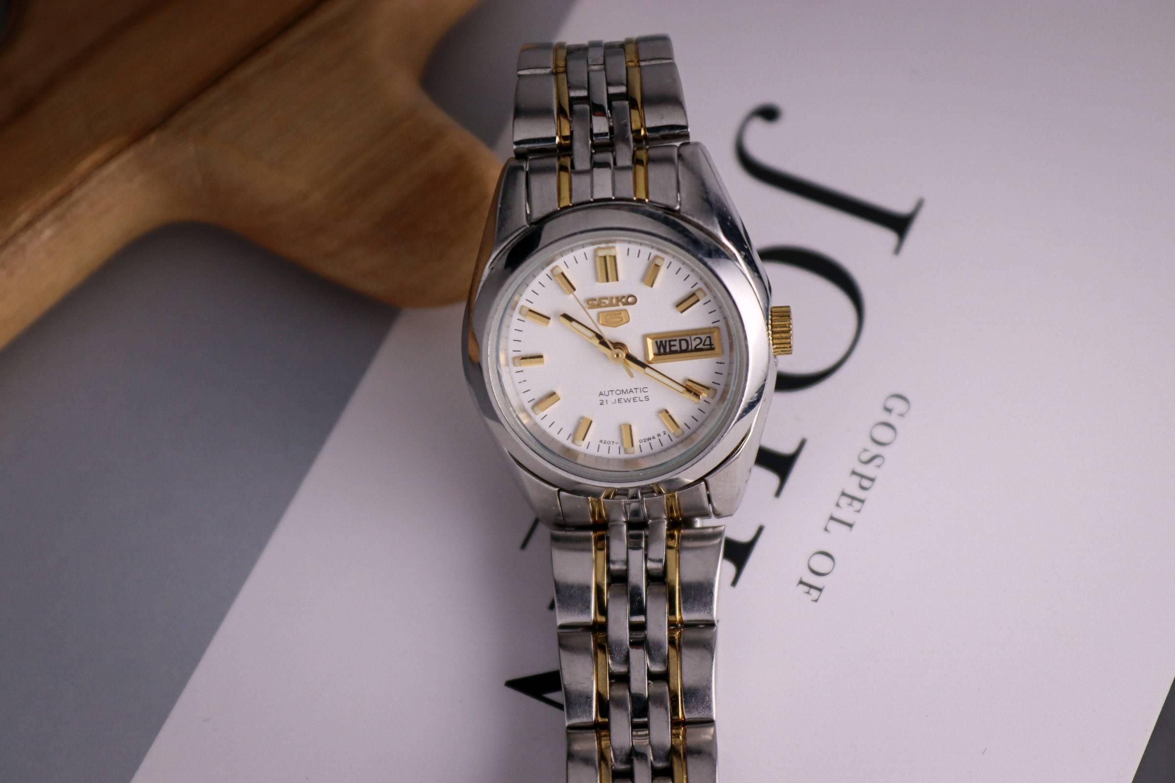 Vintage 1996 Seiko 5 Automatic Classic Ladies Watch 4207-00x0