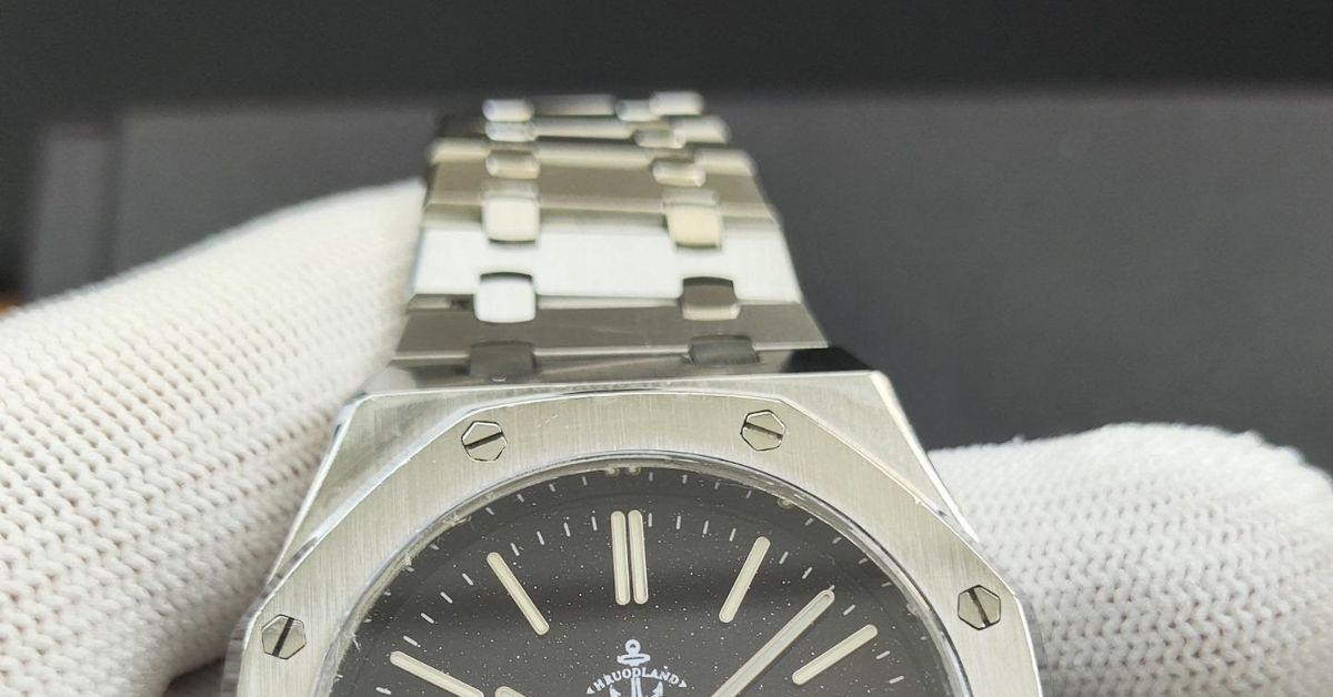hruodland F014 ..The dial is its selling point | WatchCrunch