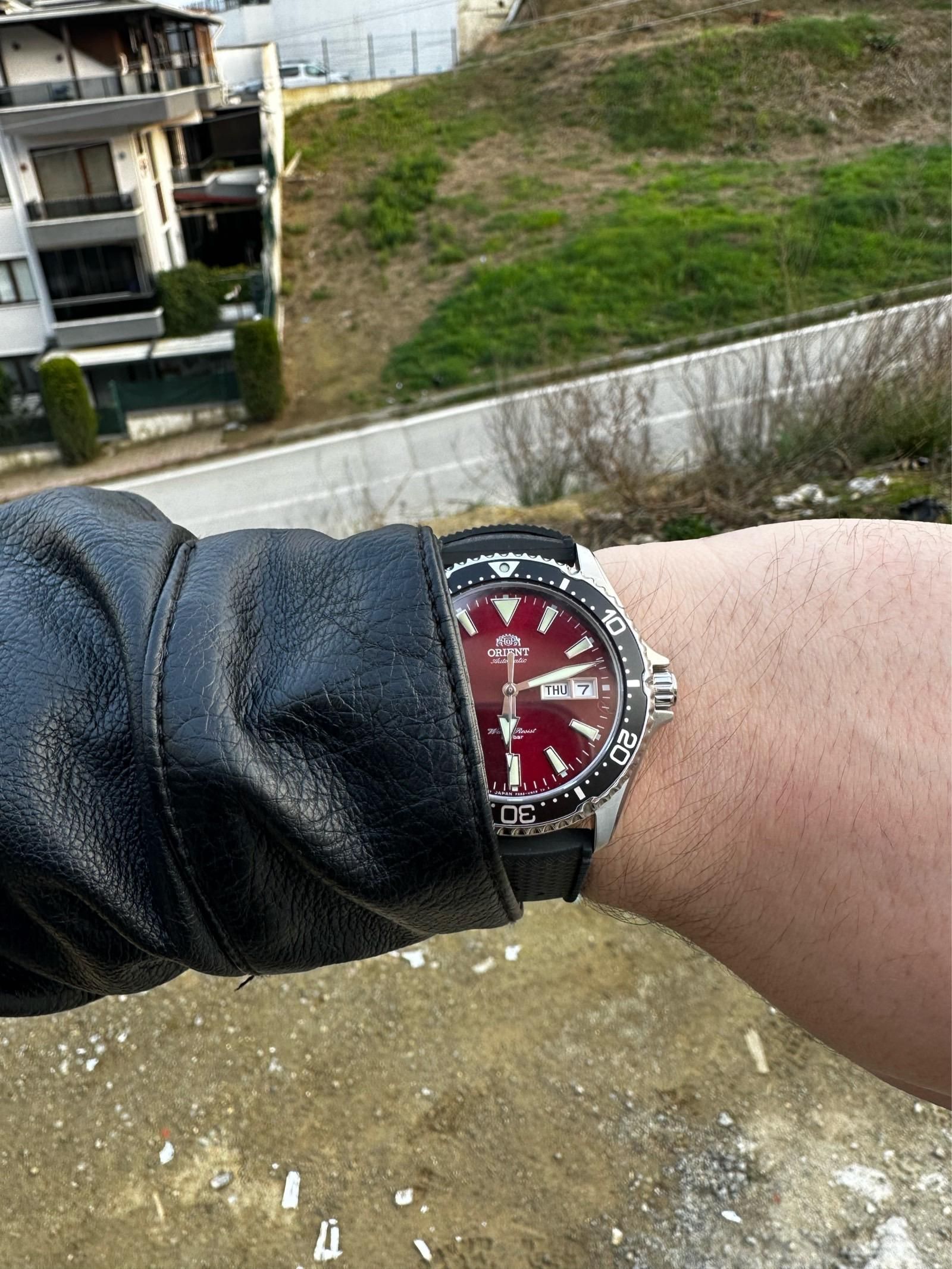 Orient Kamasu Red Dial | WatchCrunch