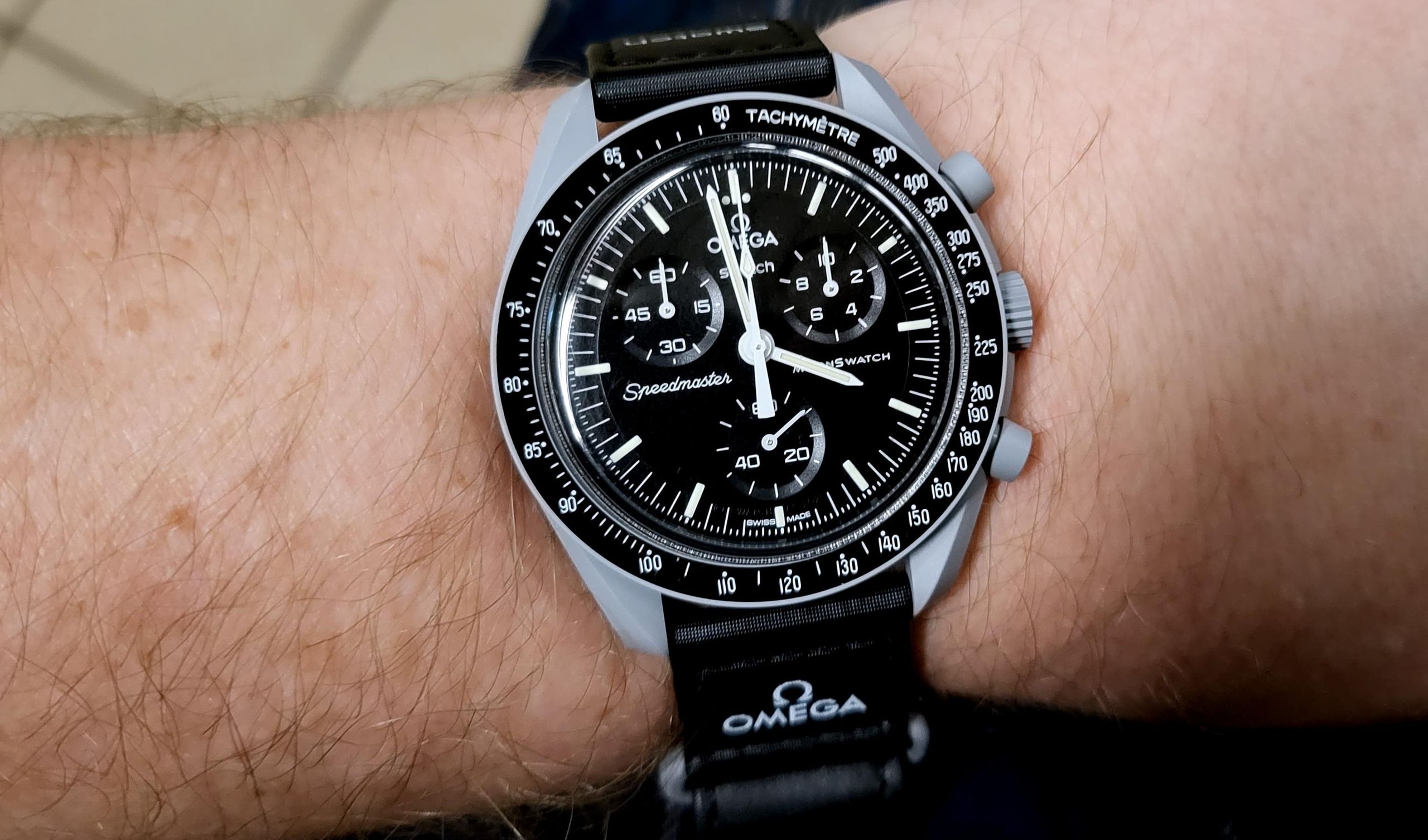 時計 OMEGA Swatch MISSION TO THE MOON Mission to the Moon Swatch X Omega Moonswatch | WatchCrunch