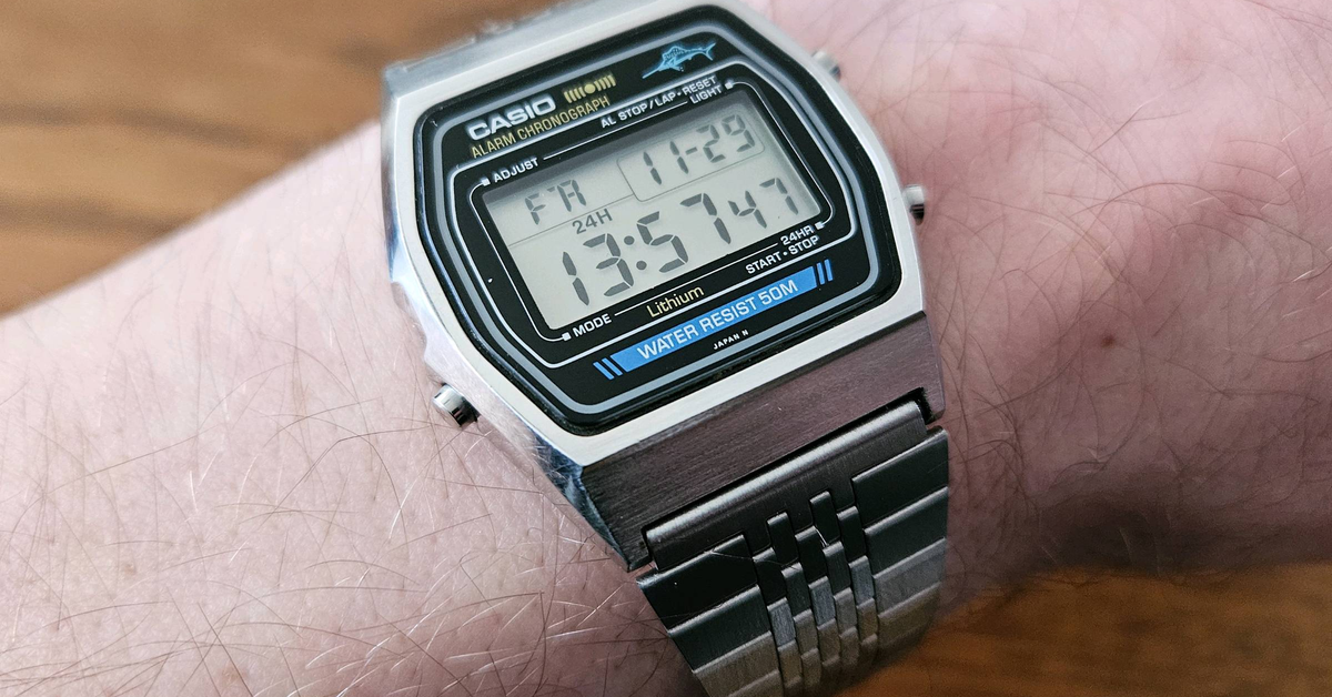 CASIO W-35 80s “CASIO Marlin”Blue ビンテージ Casio Marlin W-35  the fish is swimming | WatchCrunch
