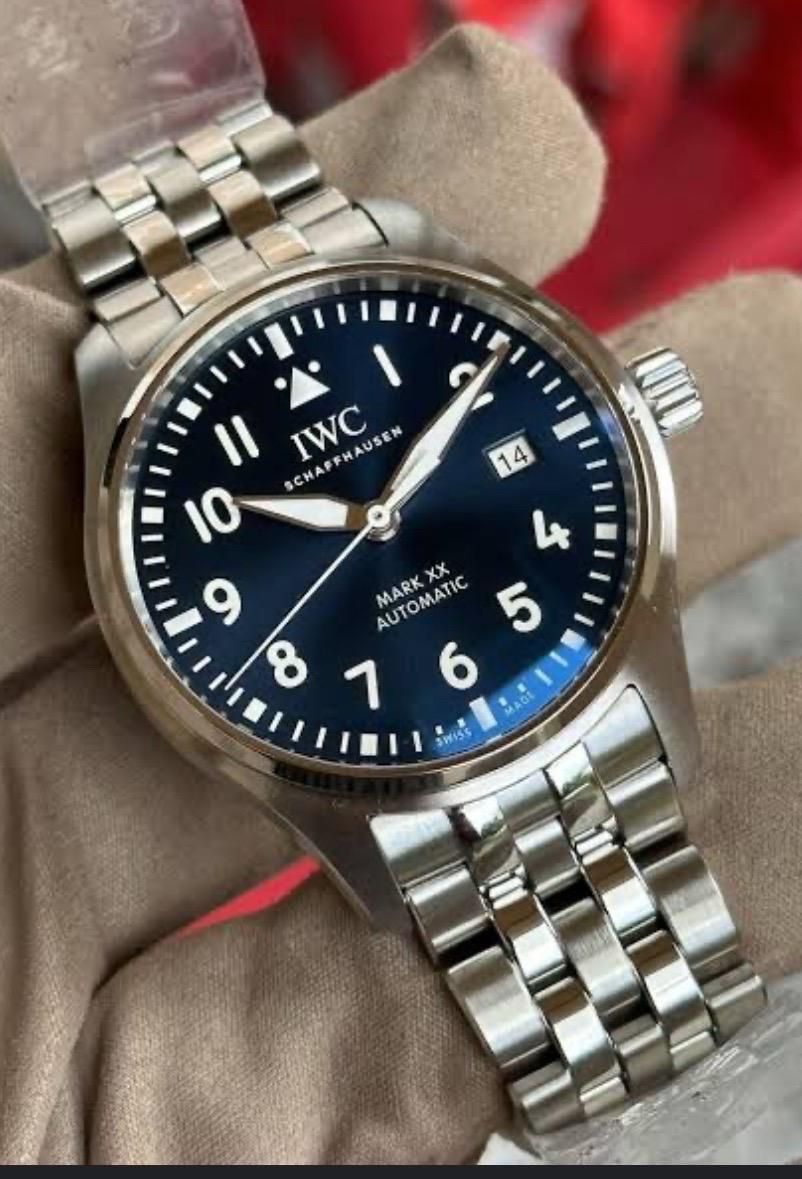 ★イッシッシ★ Sinn 556 I B vs IWC Mark XX Blue | WatchCrunch