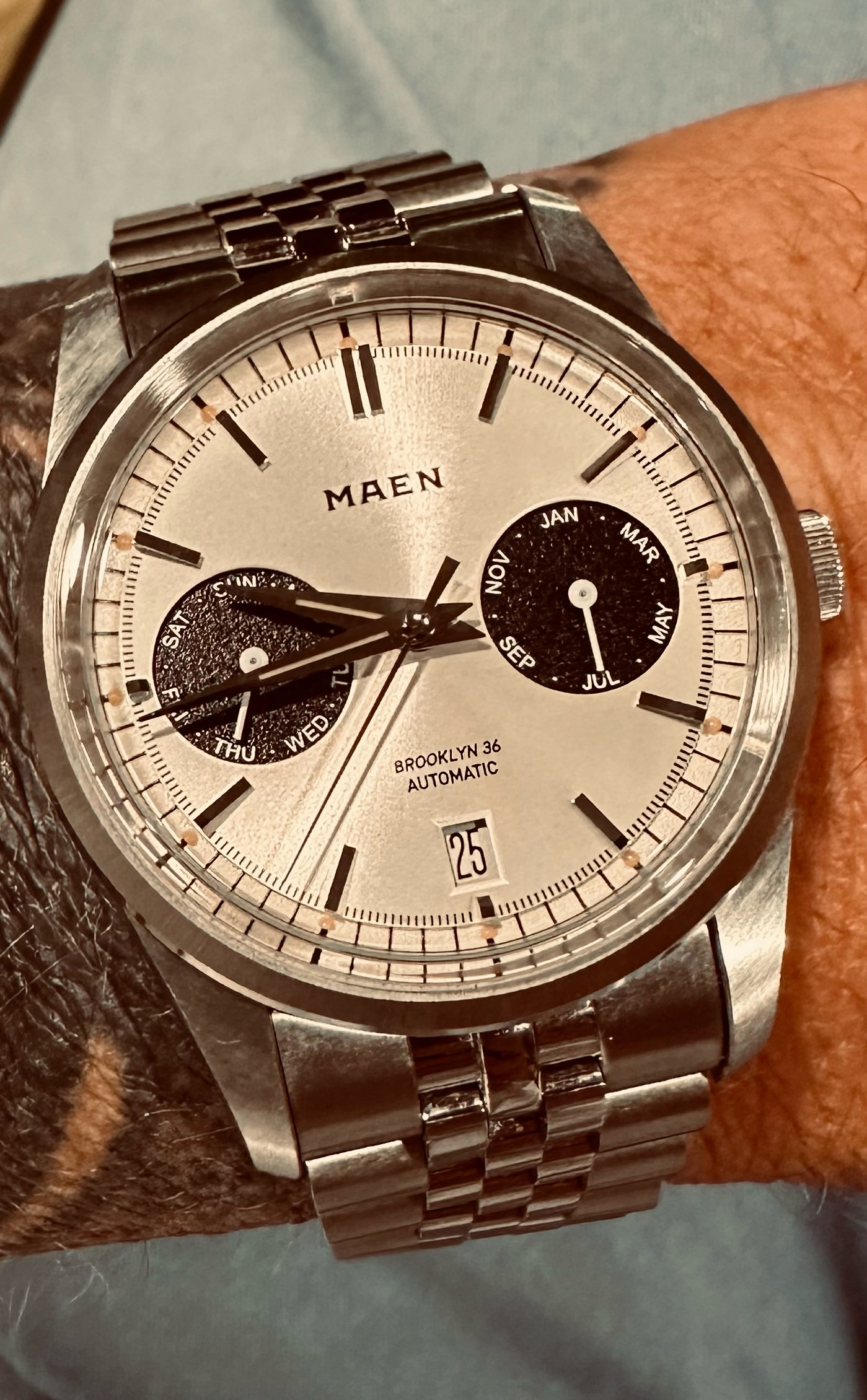 Review MAEN Brooklyn 36 triple calendar | WatchCrunch