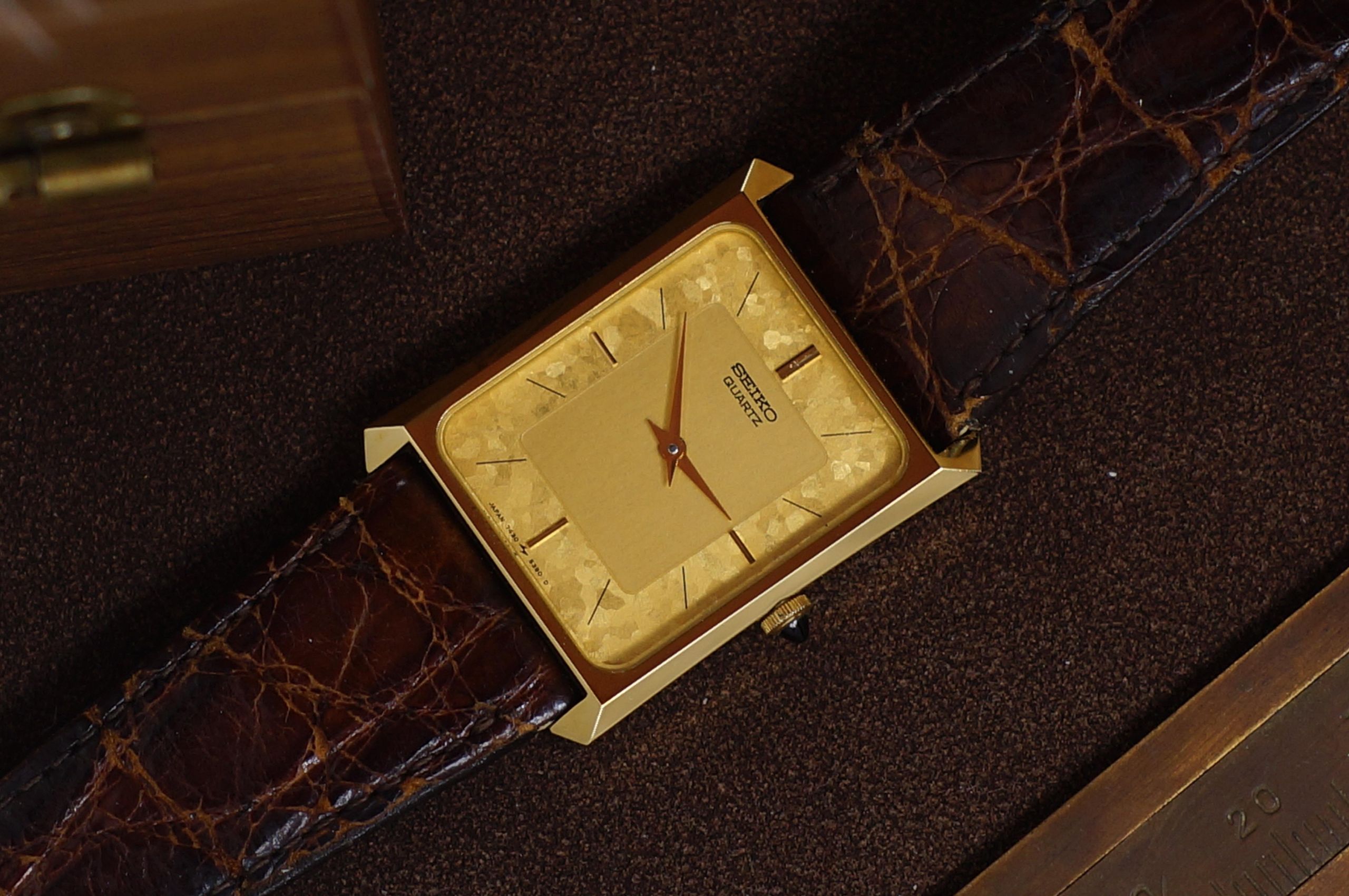 芙蓉ページ VINTAGE 1985 SEIKO QUARTZ Ref. 7430-5230 – Iconic tank-style