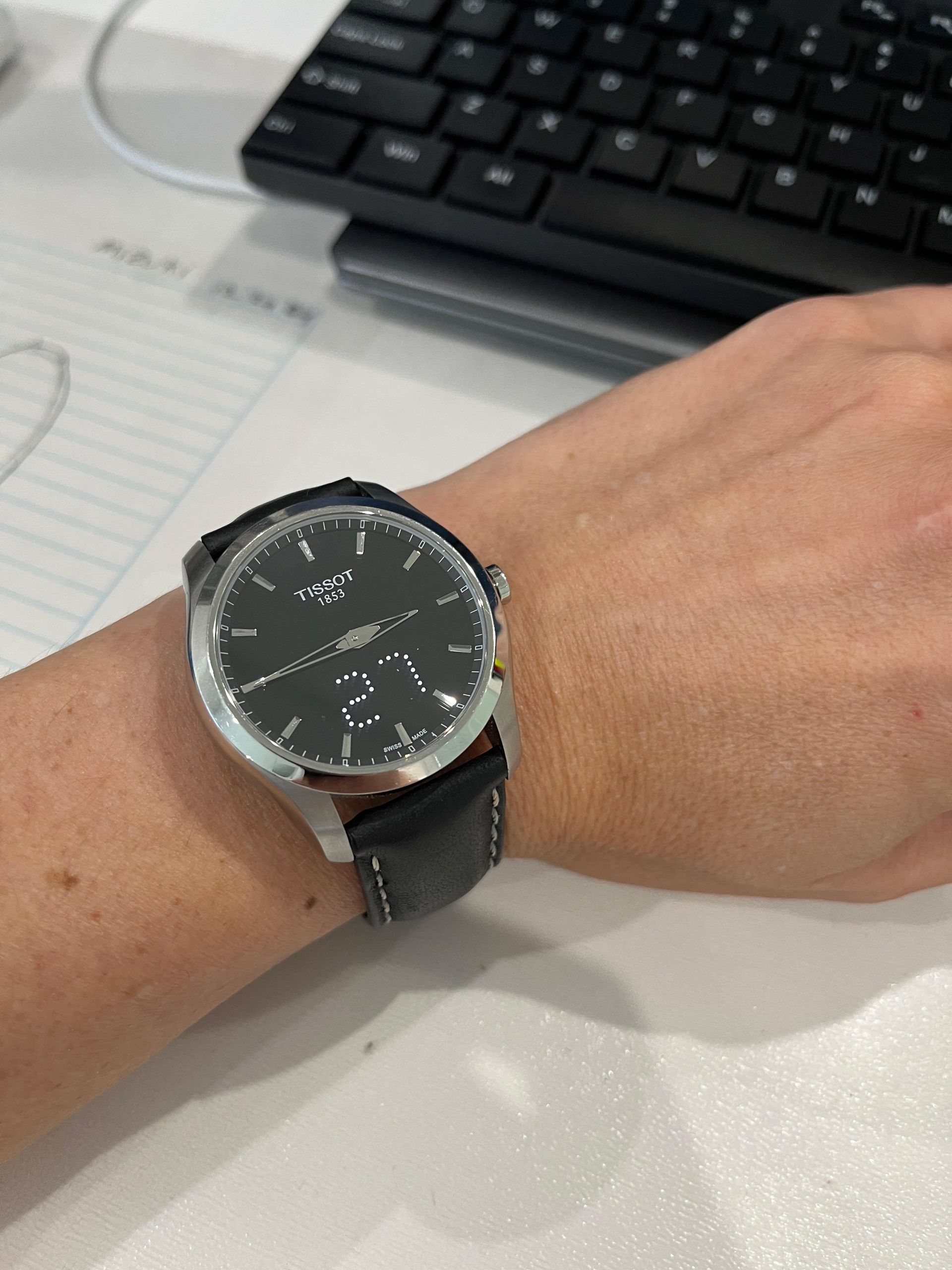 TISSOT クォーツ腕時計 ✓㊗️PRX35mmキタコレ‼️抜群の安定感‼️逆に落ち着く。ティソ