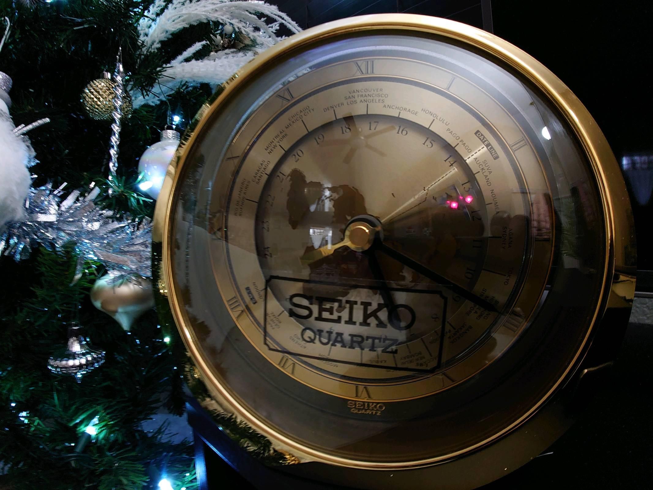 Seiko World Time Sweeping and Blinking Airplane Second Hand
