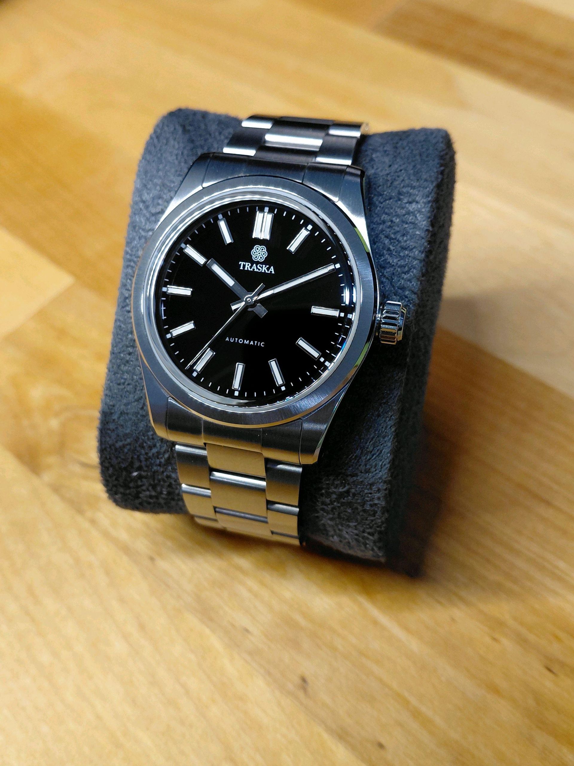 36mm carbon black commuter | WatchCrunch