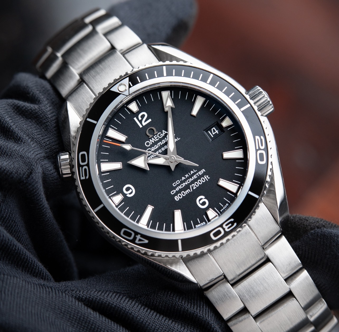 OH済 OMEGA Seamaster Planet Ocean 2201.50 Criminally Overlooked Omega Planet Ocean 2201.50 Review | WatchCrunch