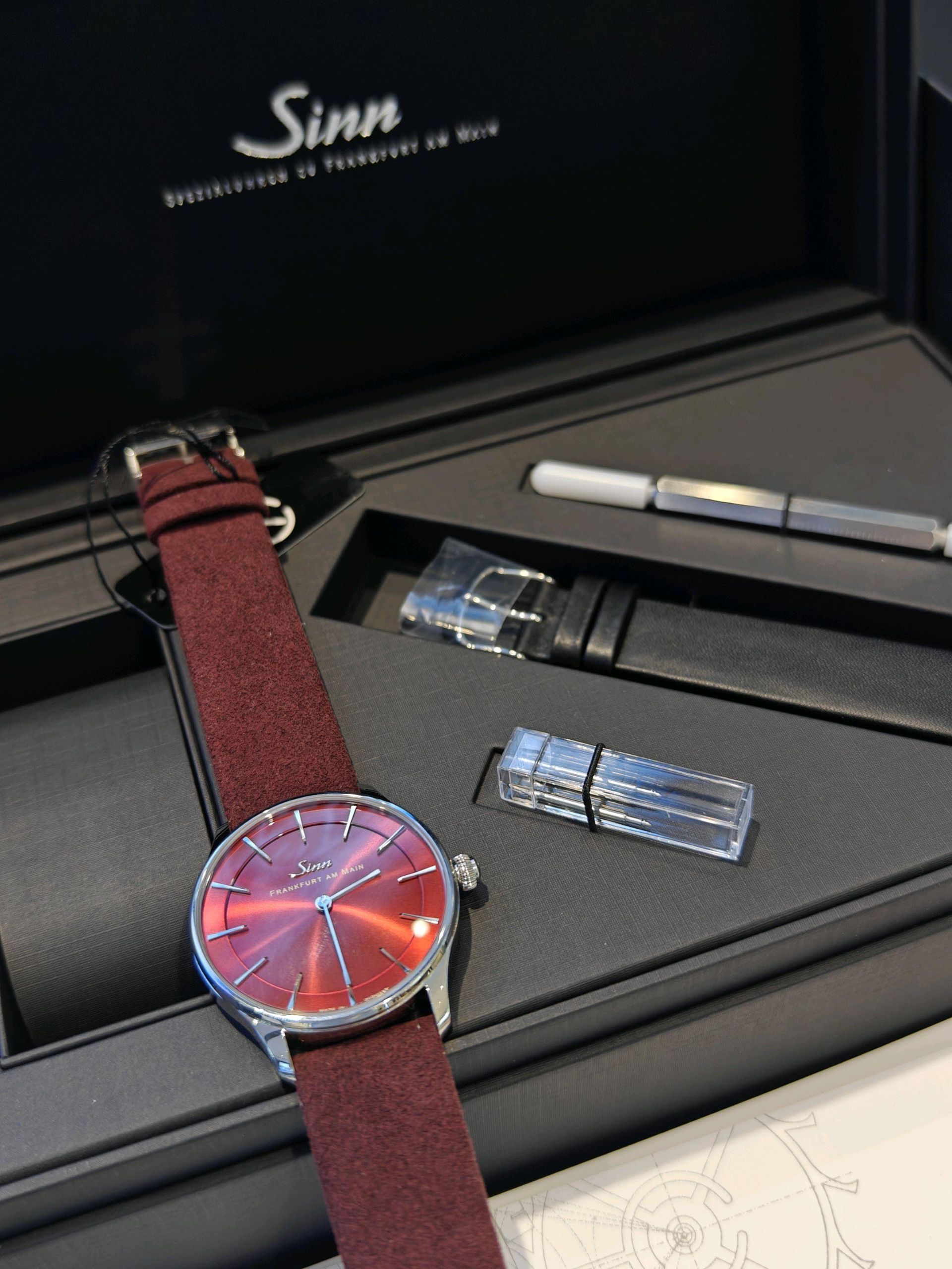 Dressy Sinn 1739 Römerberg | WatchCrunch