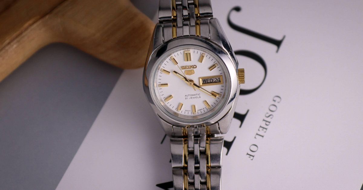 デッドストック SEIKO5 レディース腕時計at 4207-00X0 aW1nOi8vMjAyNC8wMS8yNy81ODY2OW