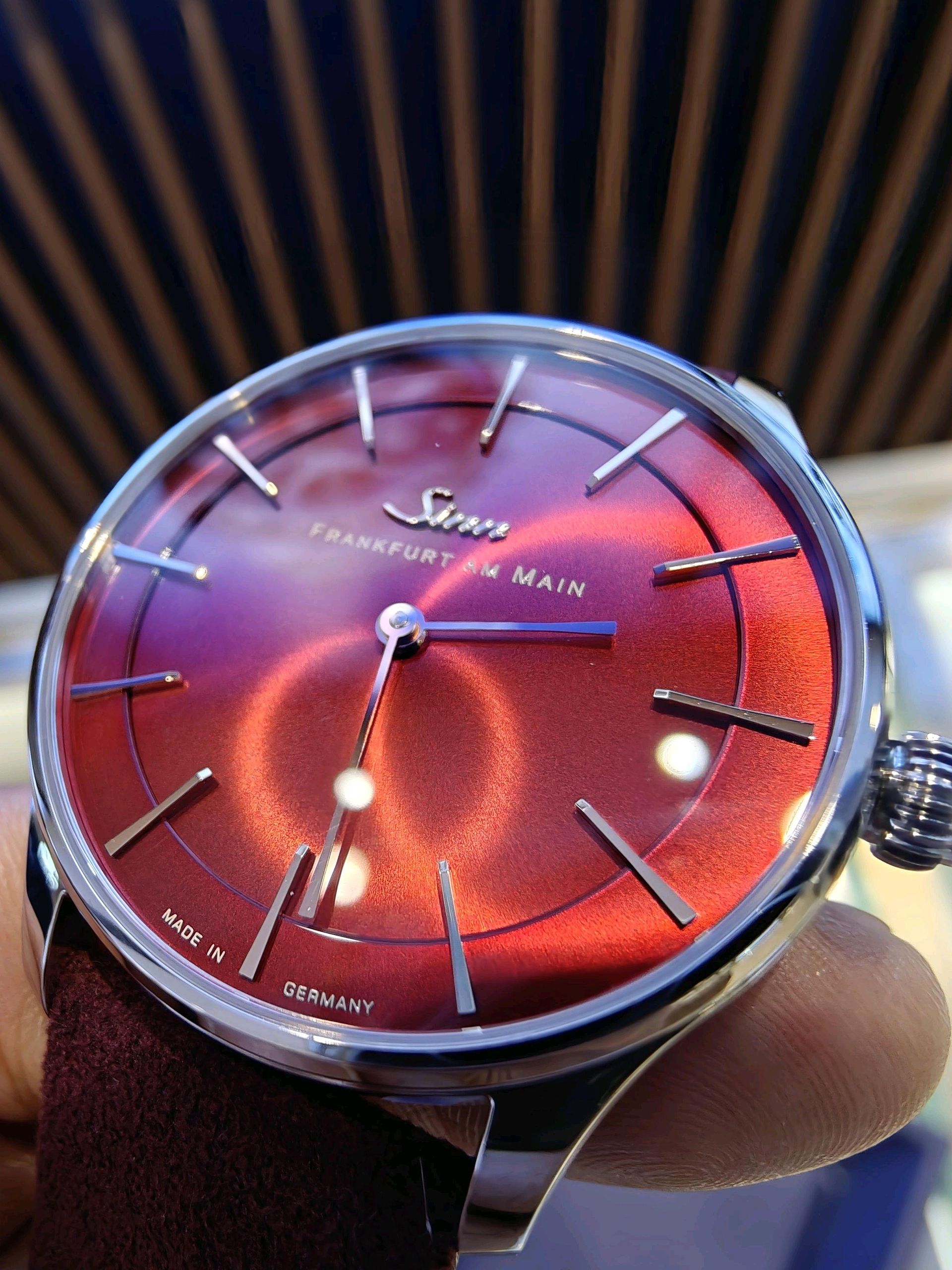 Dressy Sinn 1739 Römerberg | WatchCrunch