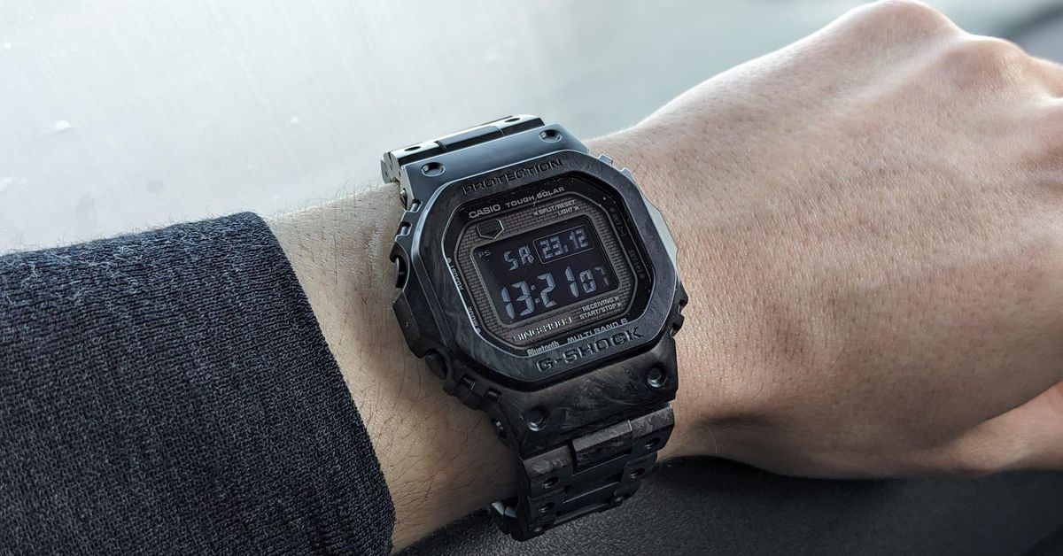 Casio G-Shock 40th Anniversary Carbon Edition – GCW-B5000UN