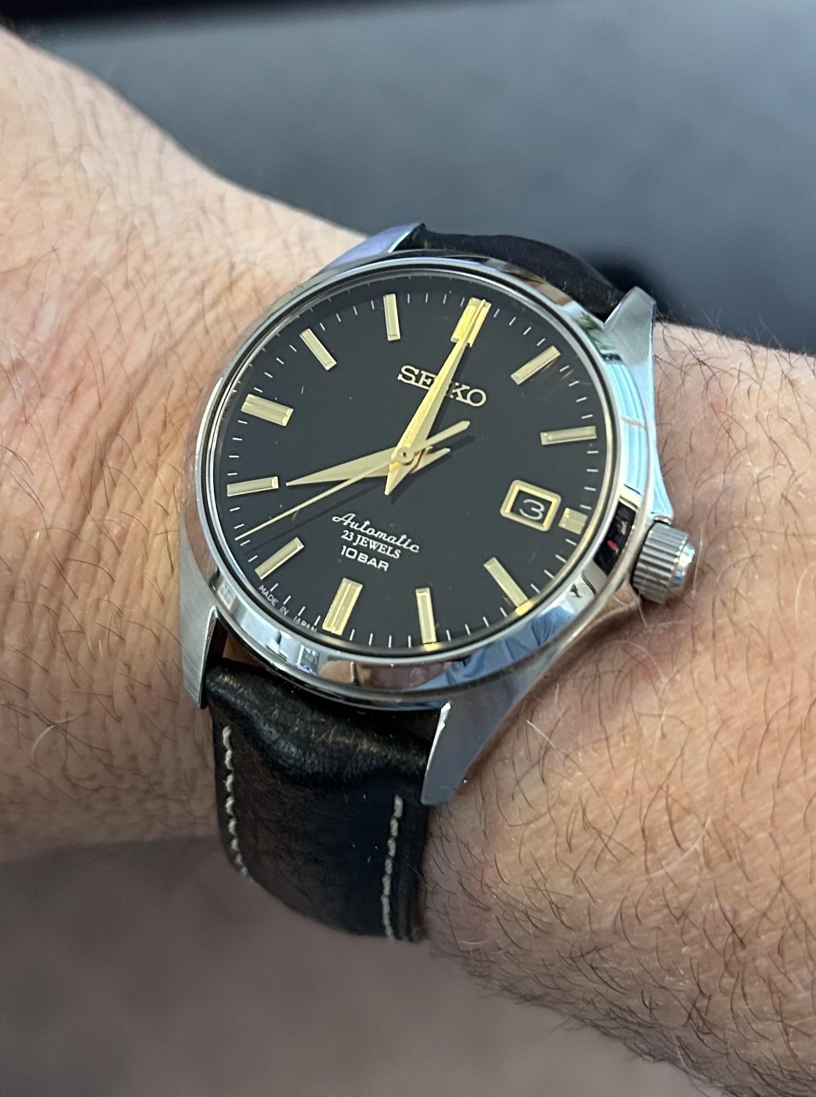 SEIKO 腕時計ブラック文字盤 10BAR 4R35