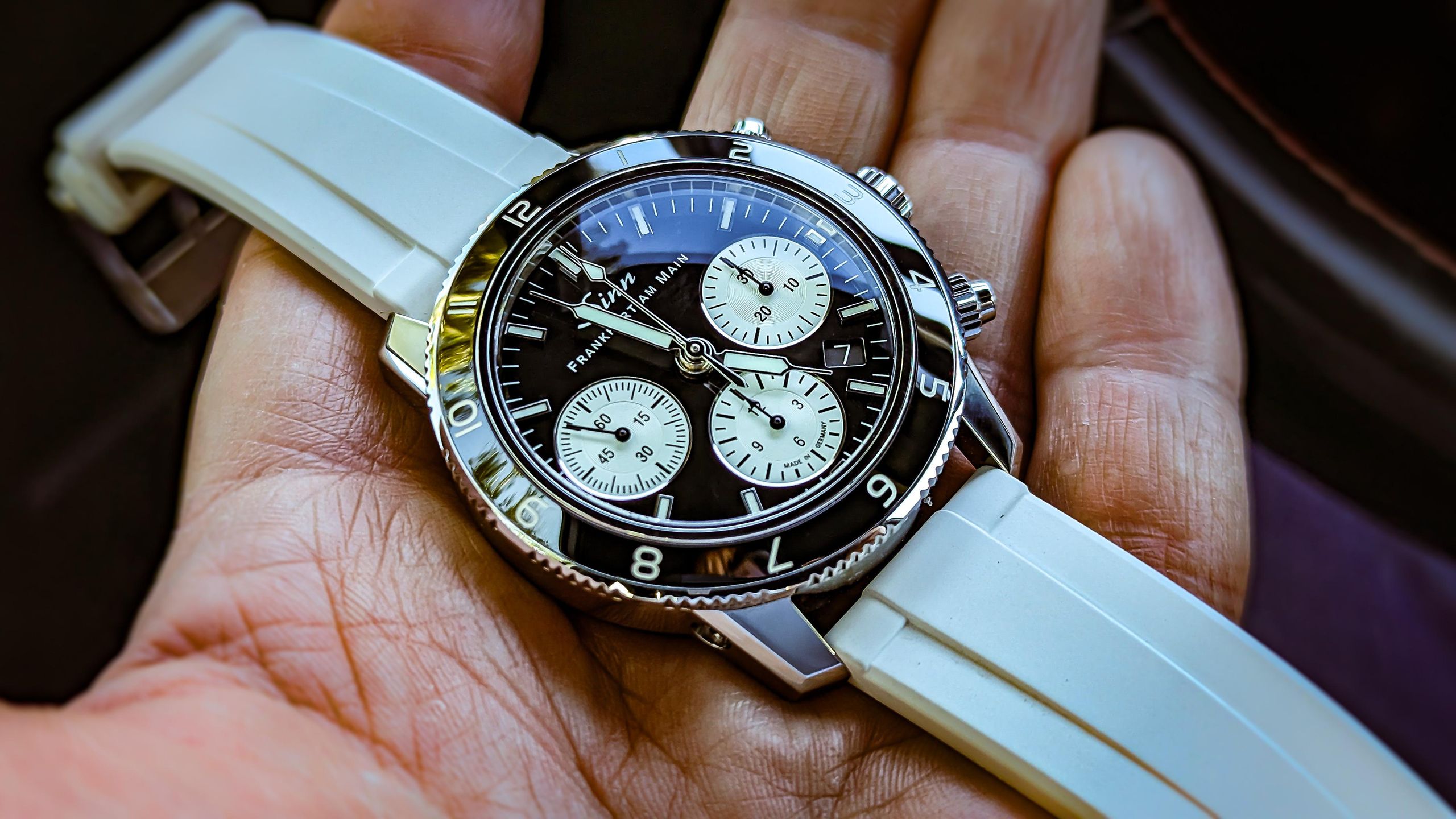 sinn　ミナト Sinn Klassik 12 on white FKM rubber strap | WatchCrunch