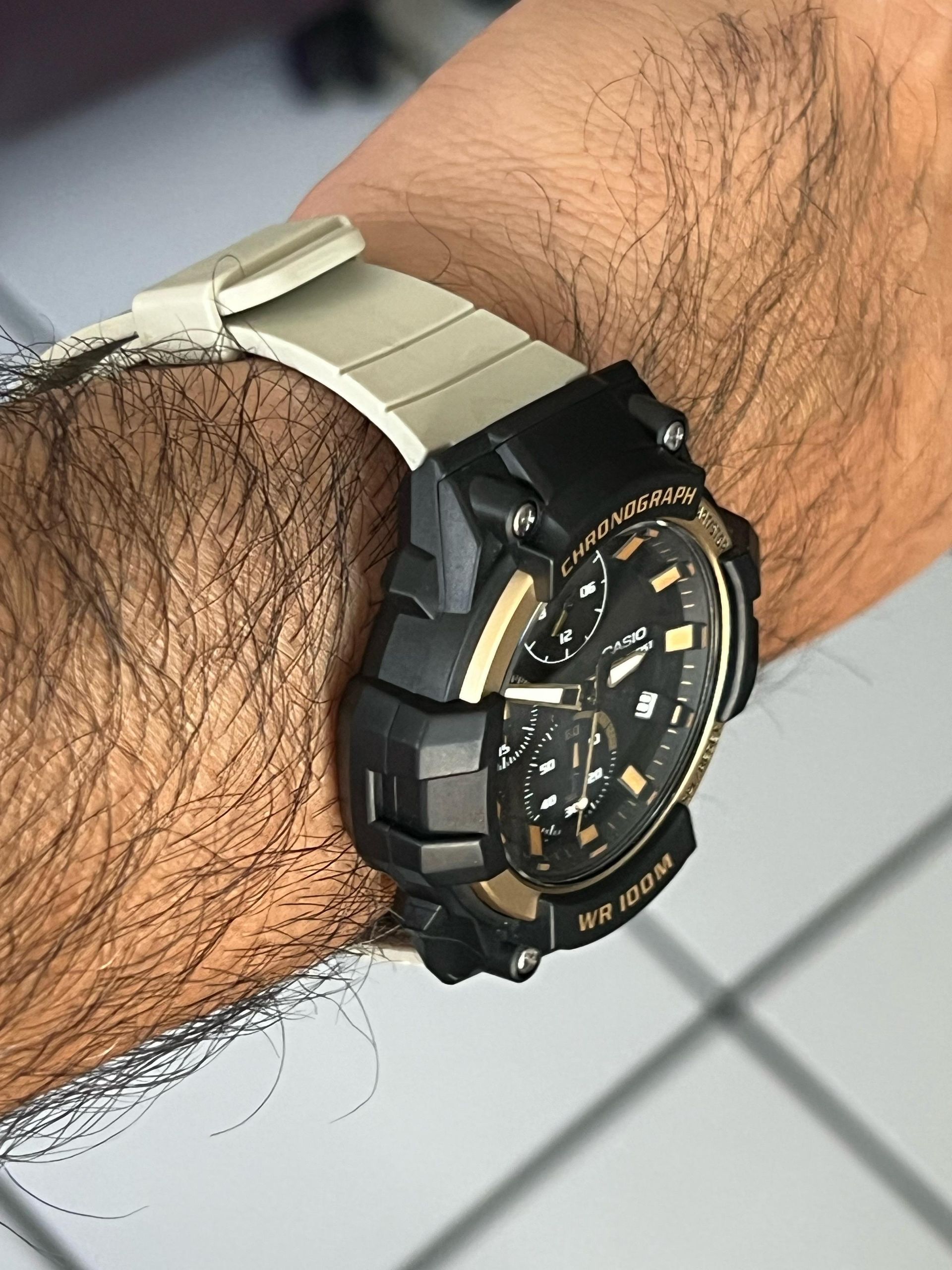 Reloj Casio Crono Mcw-110h-2a2 Hombre E-watch Color De La Correa Negro Color Del Bisel Gris Color Del Fondo Azul
