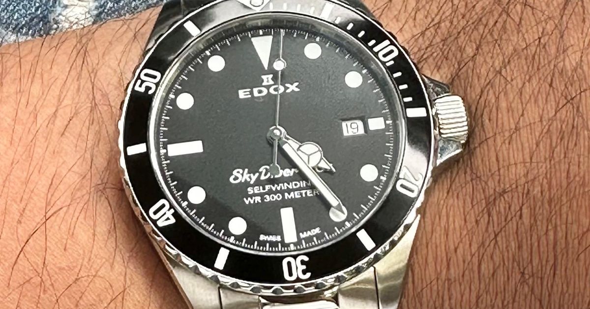 Review: Edox Sky Diver 70s | WatchCrunch