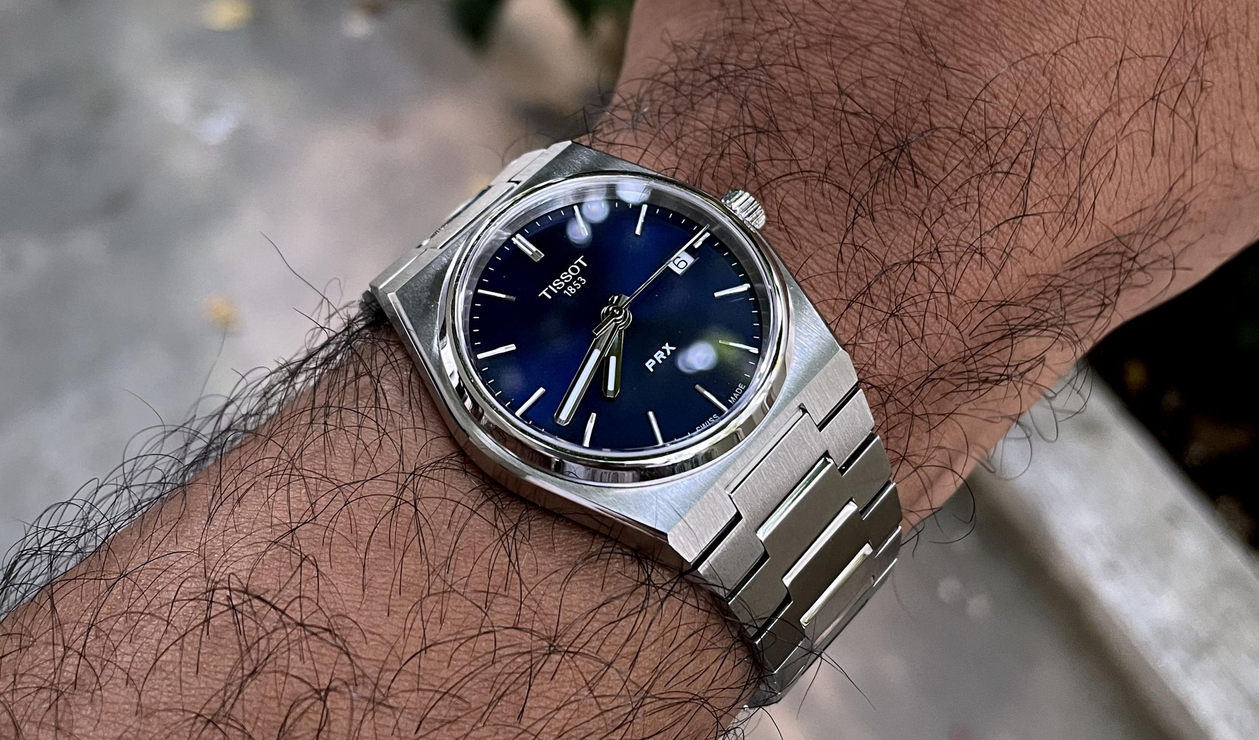 TISSOT PRX 35mm クォーツ Tissot PRX Quartz 35mm Review | WatchCrunch