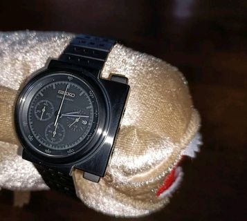 New in box Game Boy watch. Aliens Ripley watch. | WatchCrunch