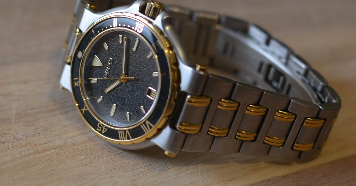 ◆GUCCI クラシックダイバー 9700M 腕時計 箱付き　10261 Gucci 9700M - Do you have a 'memories' watch? | WatchCrunch