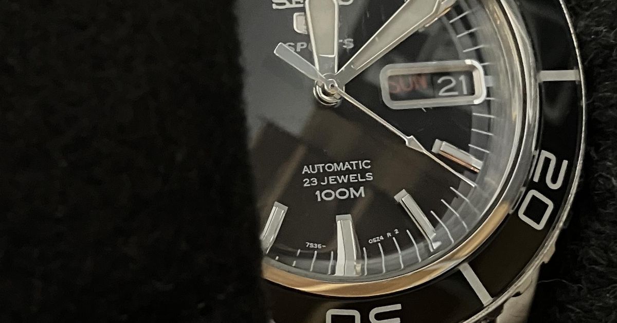 Seiko 5 Sports 7S36-04N0 more “soul” than perfection | WatchCrunch