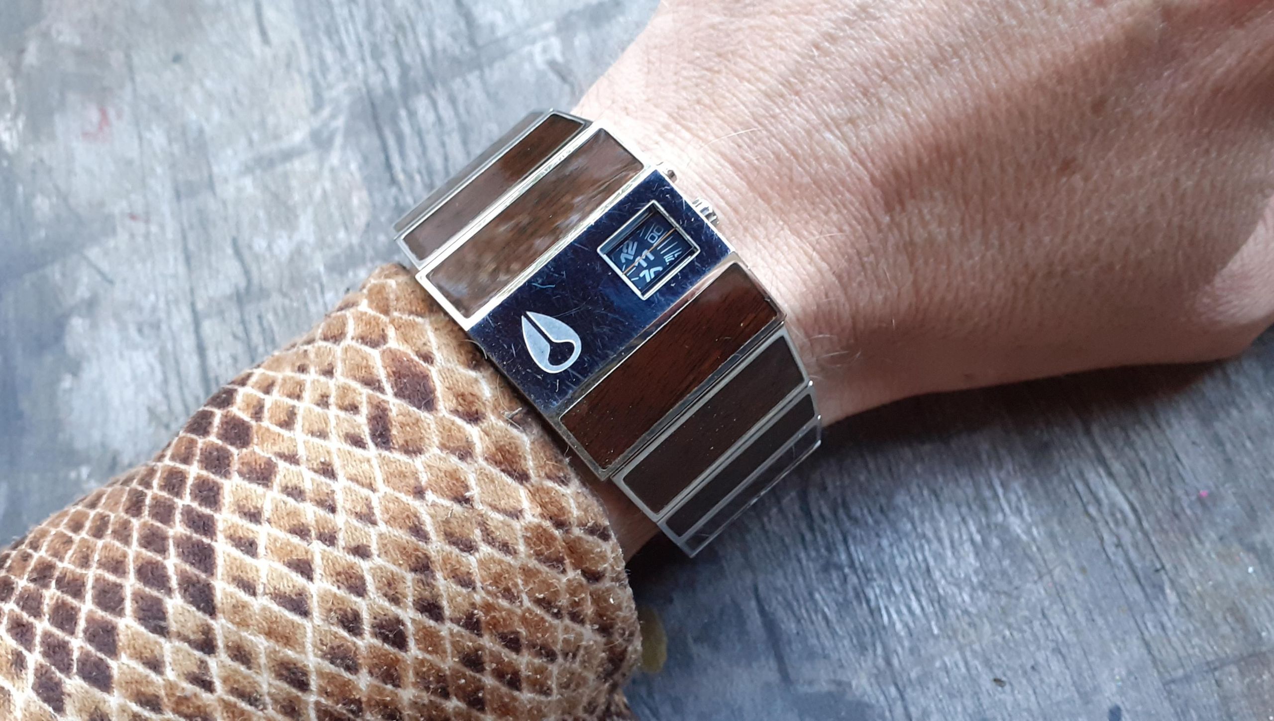 Nineties Nostalgia: Nixon Rotolog | WatchCrunch