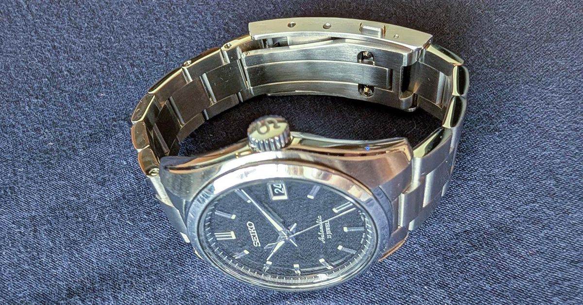 Upgrading the SARB033/035 bracelet with on-the-fly adjustment