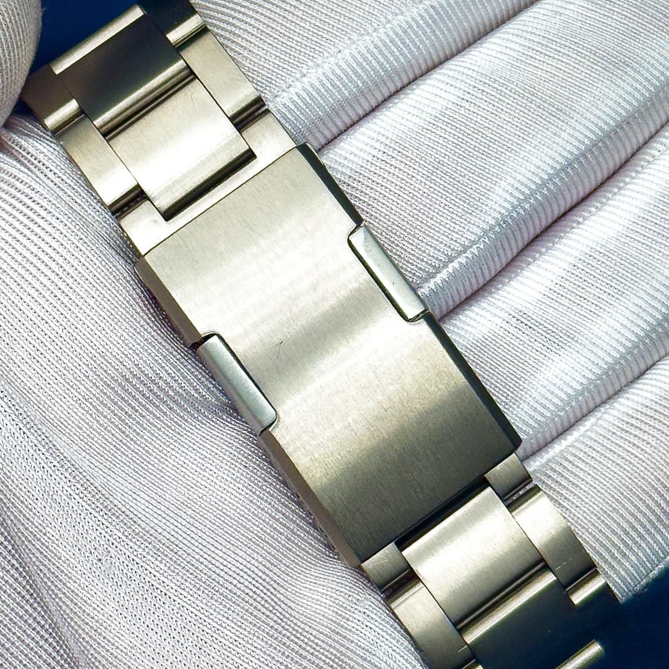 Citizen Eco-Drive One AR5050-51L | WatchCrunch