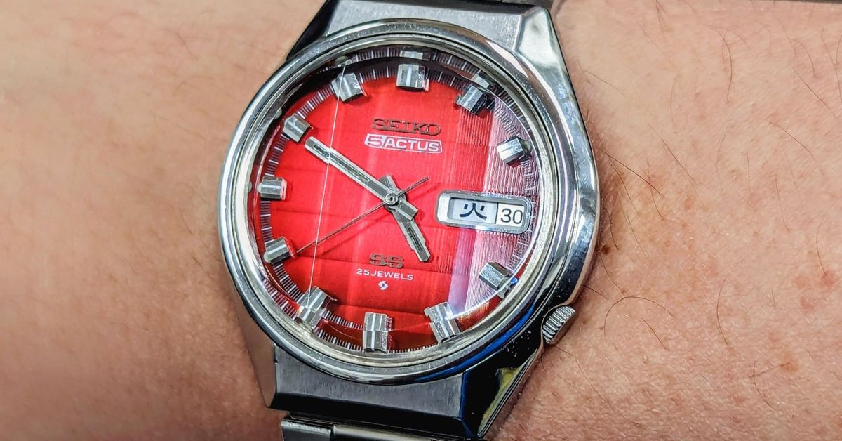 Introducing another vintage Seiko for the watch box. My Seiko 5