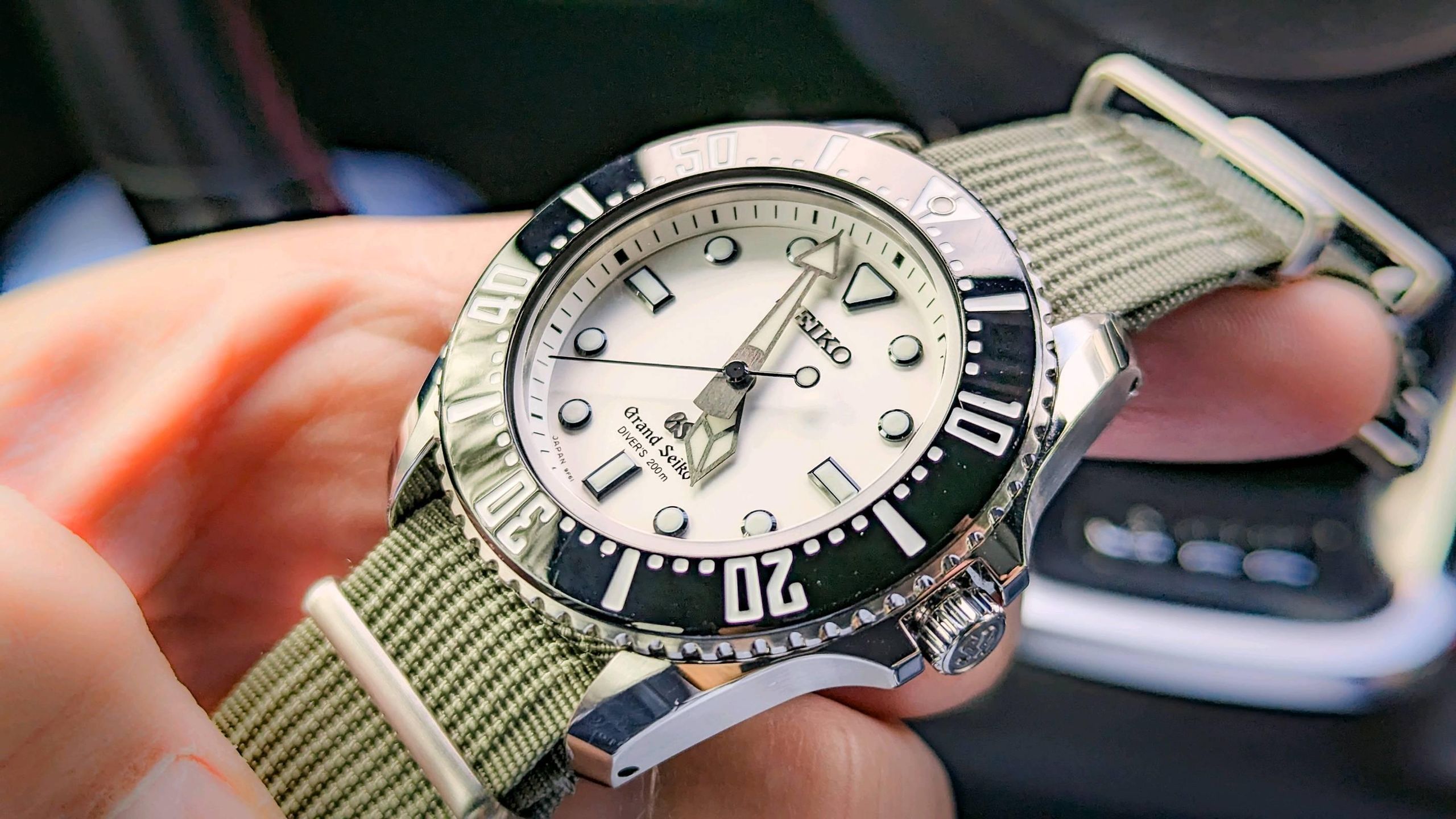 Watch and set not authentic. New 5 Tips to Determine if Your Luxury Watch is Authentic main image 2