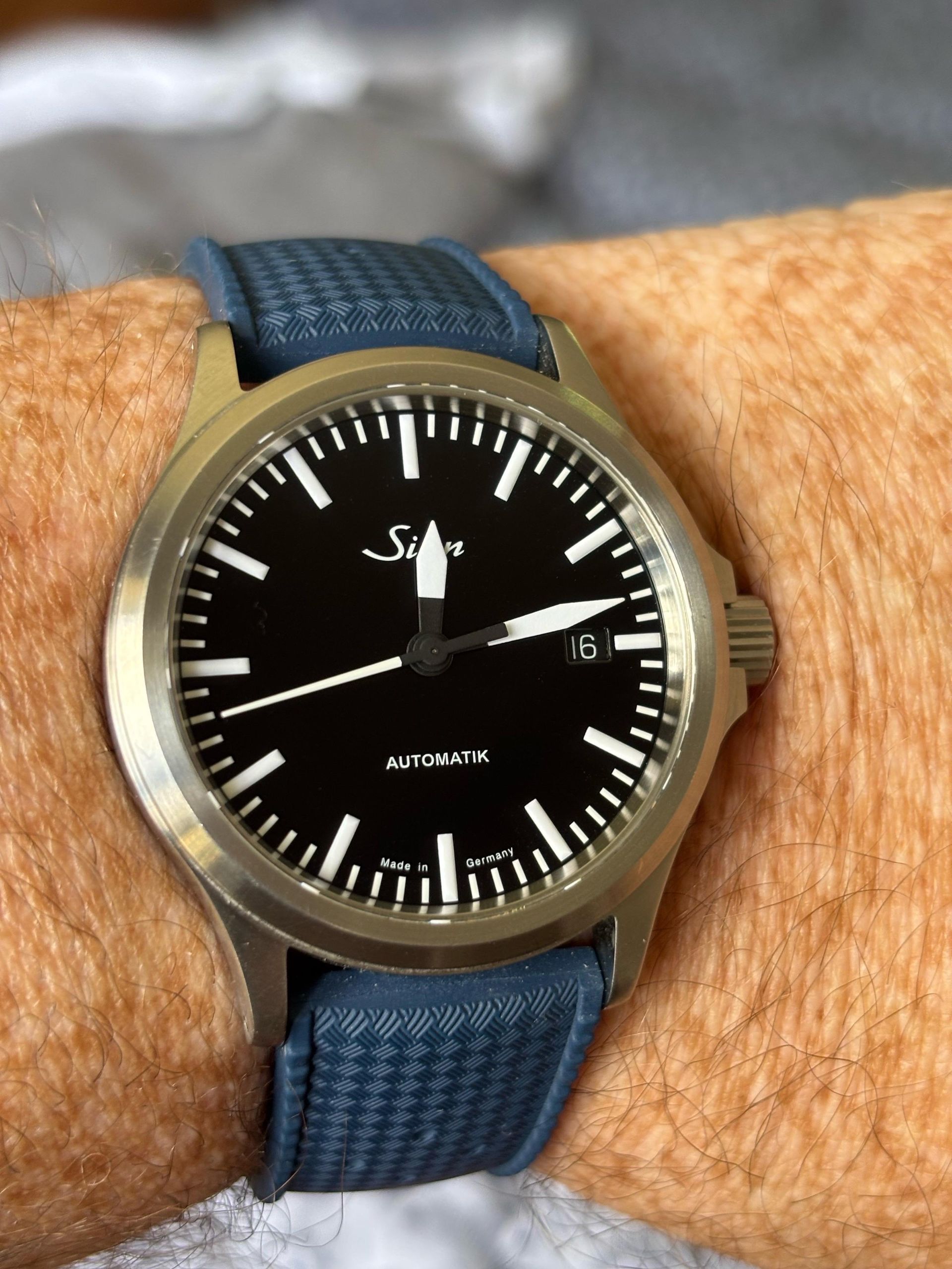 The sinn 556i. Just how versatile ? | WatchCrunch