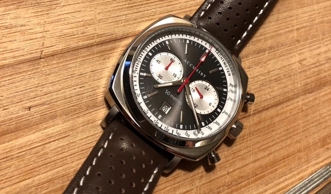 Accurist 7377 Orologio Uomo - Cronografo Al Quarzo, Bracciale In Acciaio Dorato, Quadrante Argentato, Impermeabile 50m