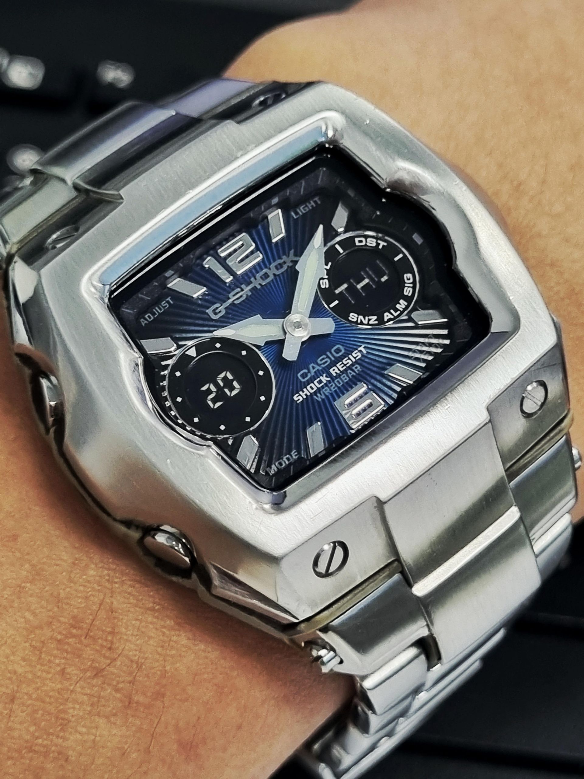 Casio G-011D-2B Metal G-shock | WatchCrunch