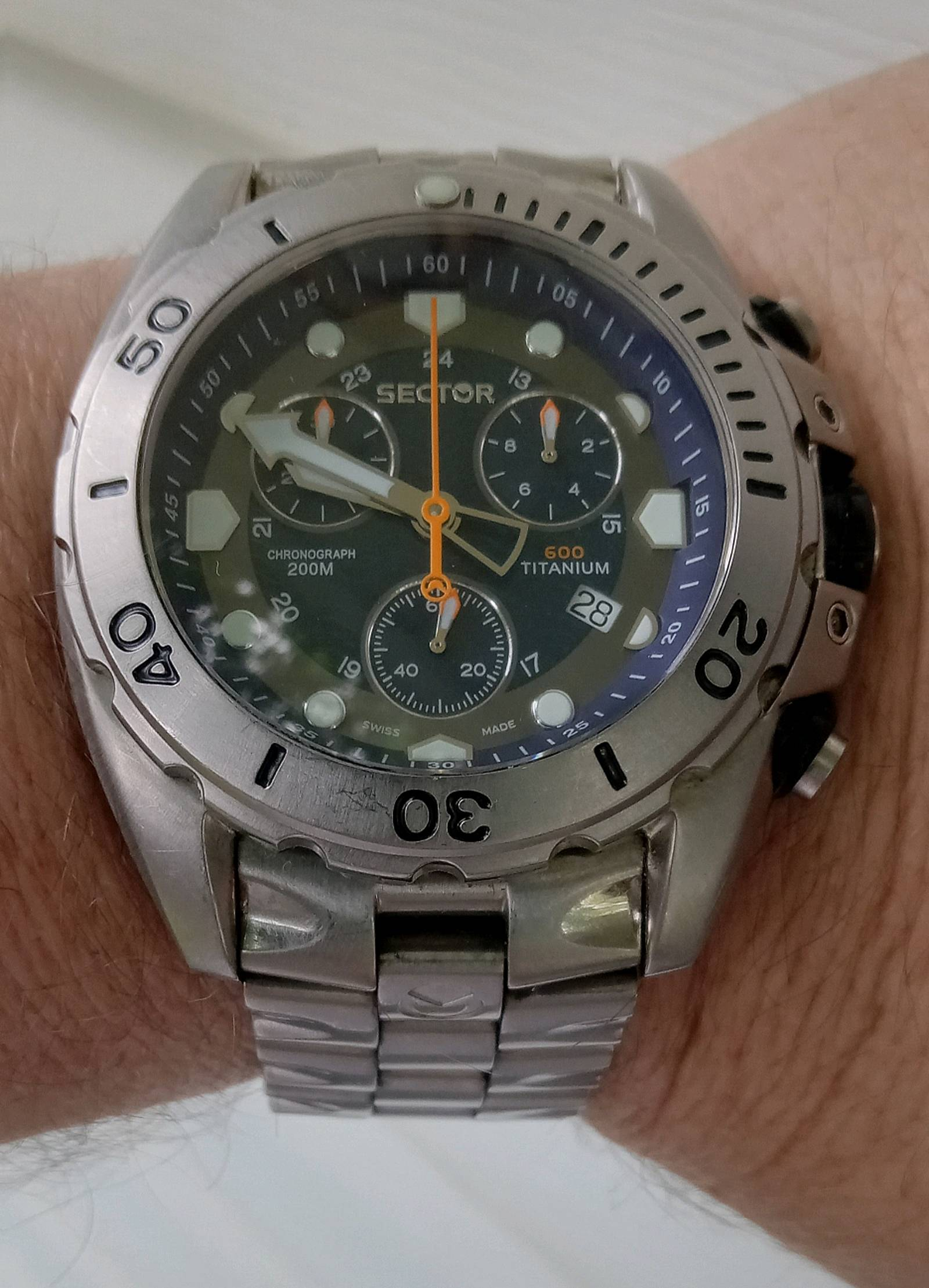 Sector 600 Titanium | WatchCrunch