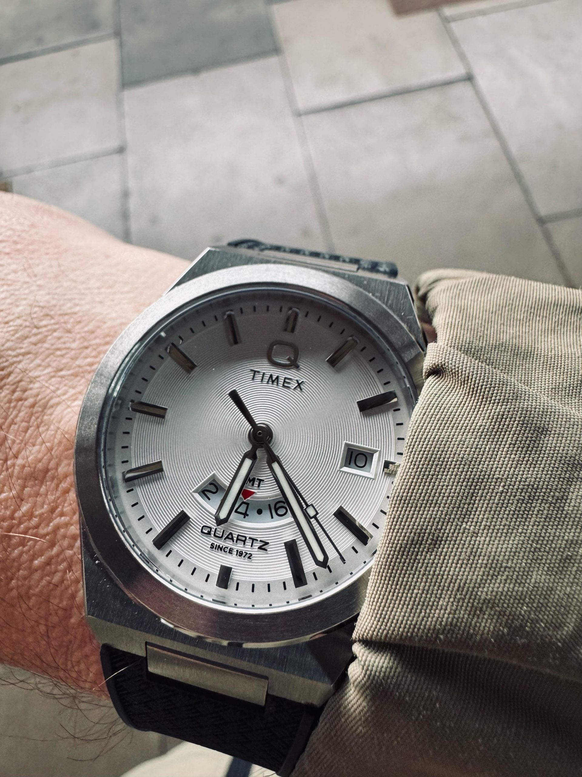 Y　新作　タイメックス　Q TIMEX コンチネンタル GMT Q Timex® Continental GMT 39mm Stainless Steel Bracelet Watch