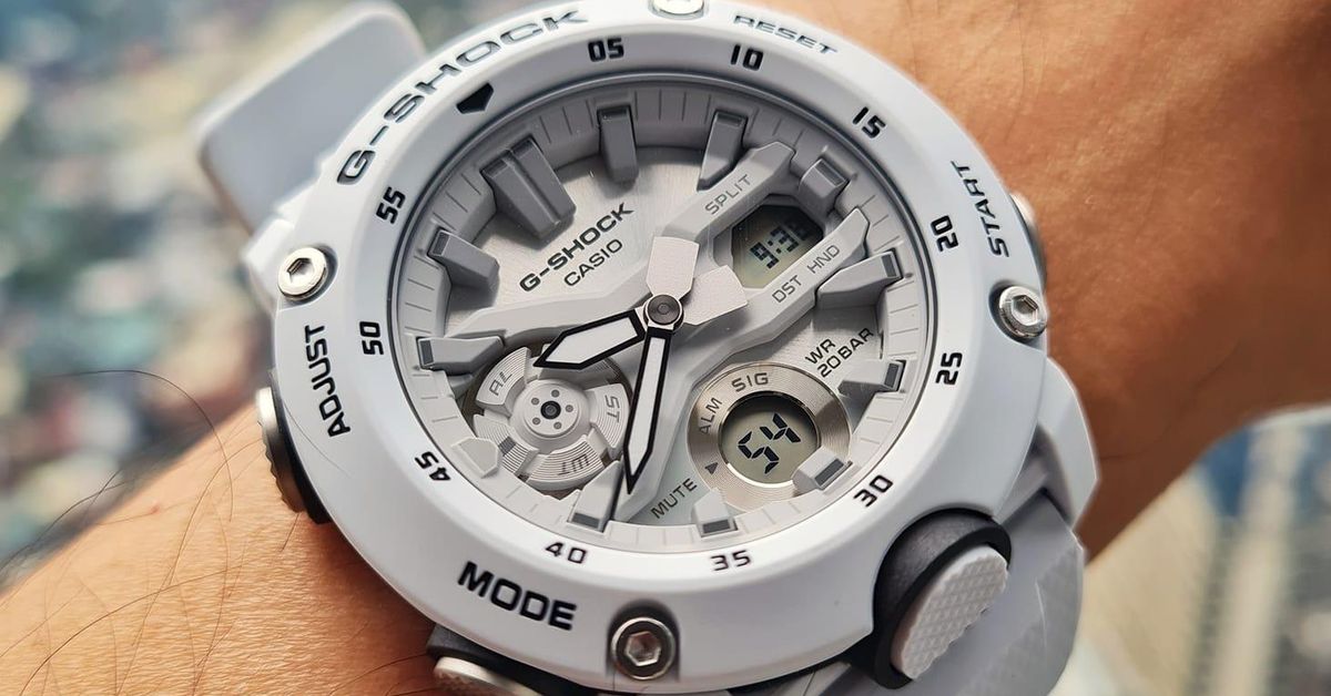 G-SHOCK GA-2000 ホワイト GA-2000S-7AJF | CASIO