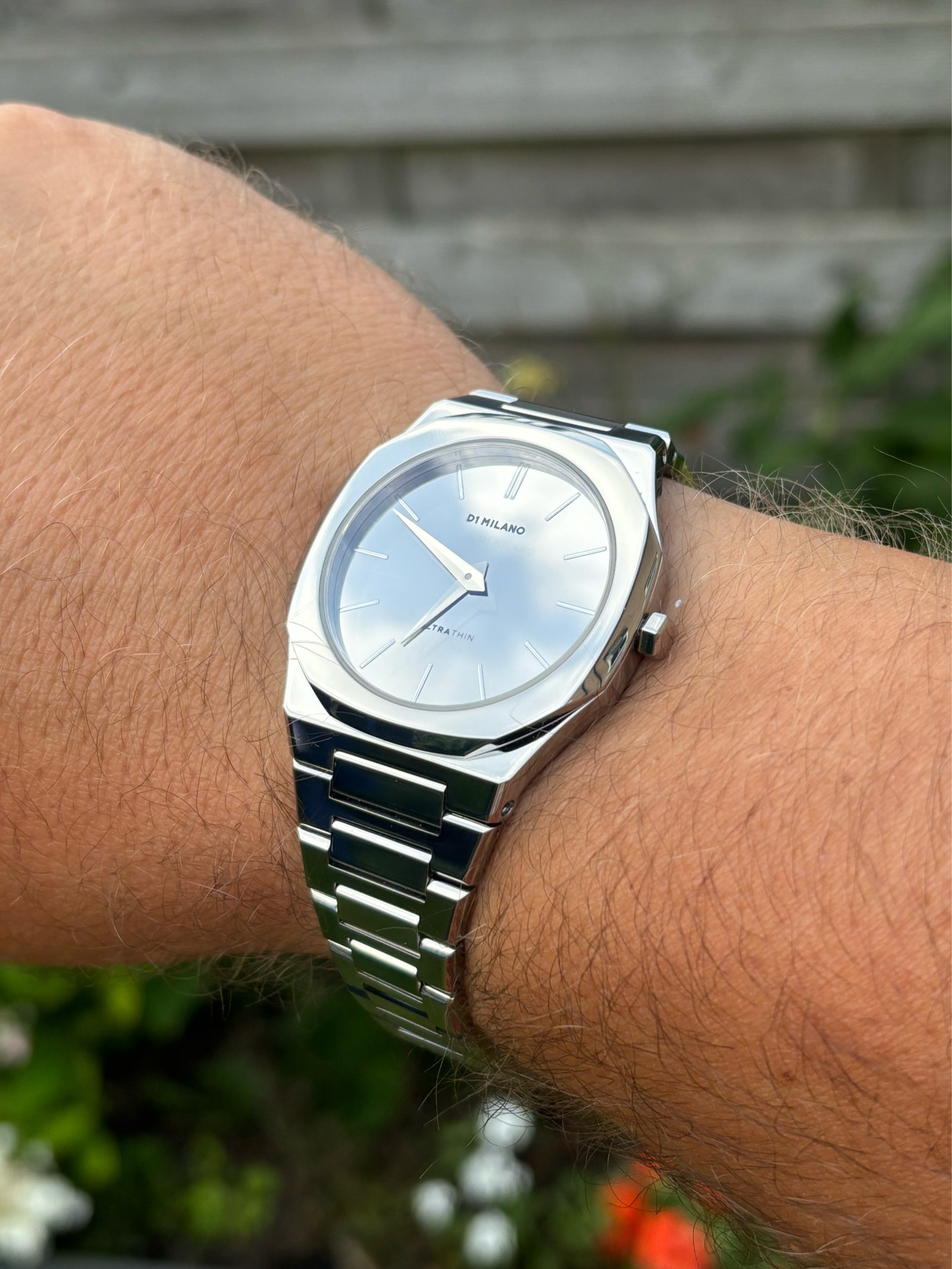 D1 Milano Ultra Thin Mirror | WatchCrunch