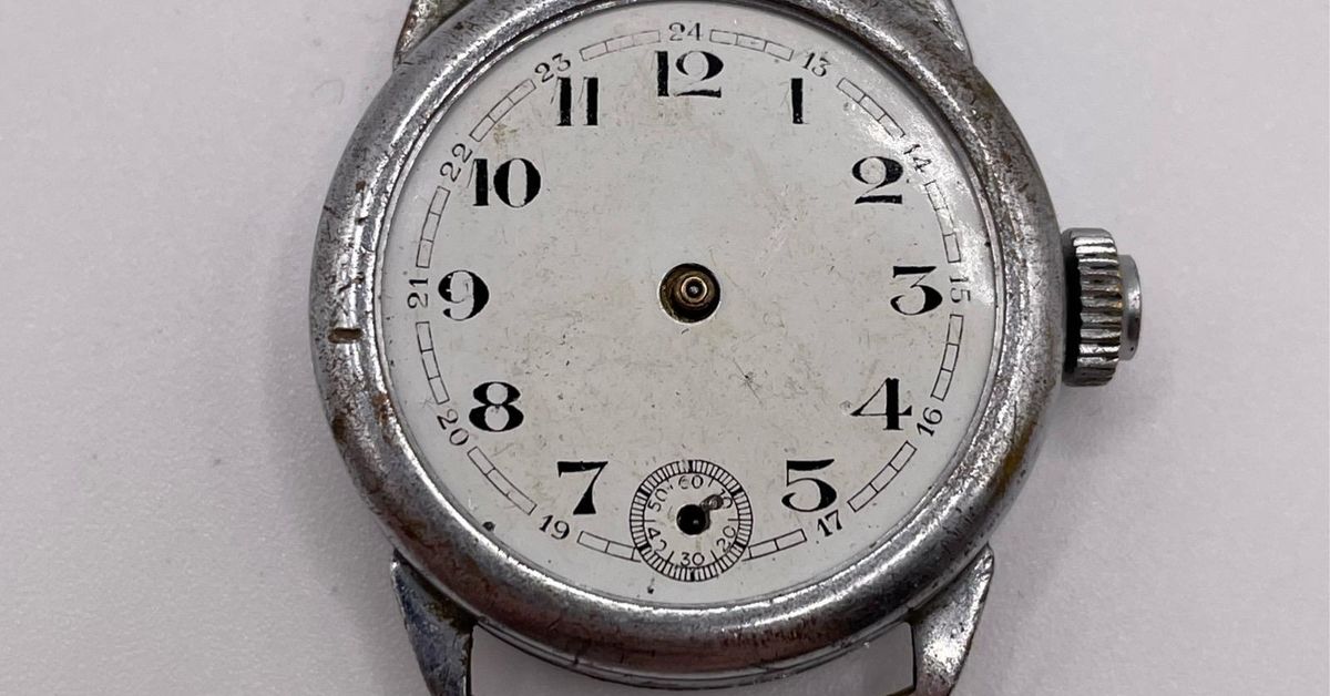 Can anyone help identify this watch? | WatchCrunch