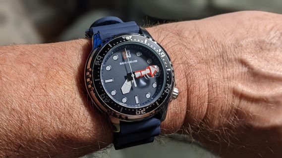 What’s your go to summer watch this year? 🌴 | WatchCrunch
