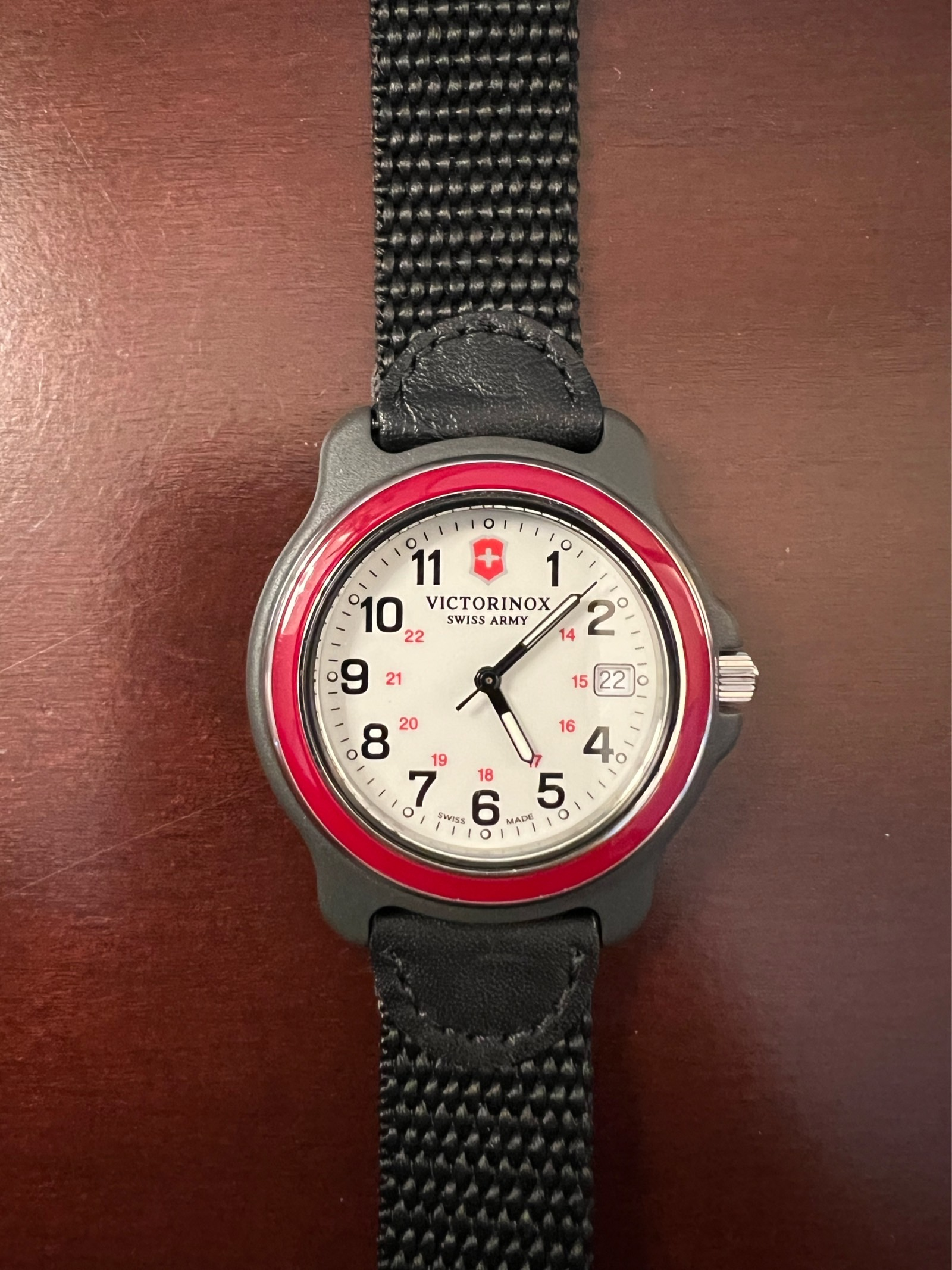 Victorinox 249085 Original XL Quartz Watch Review