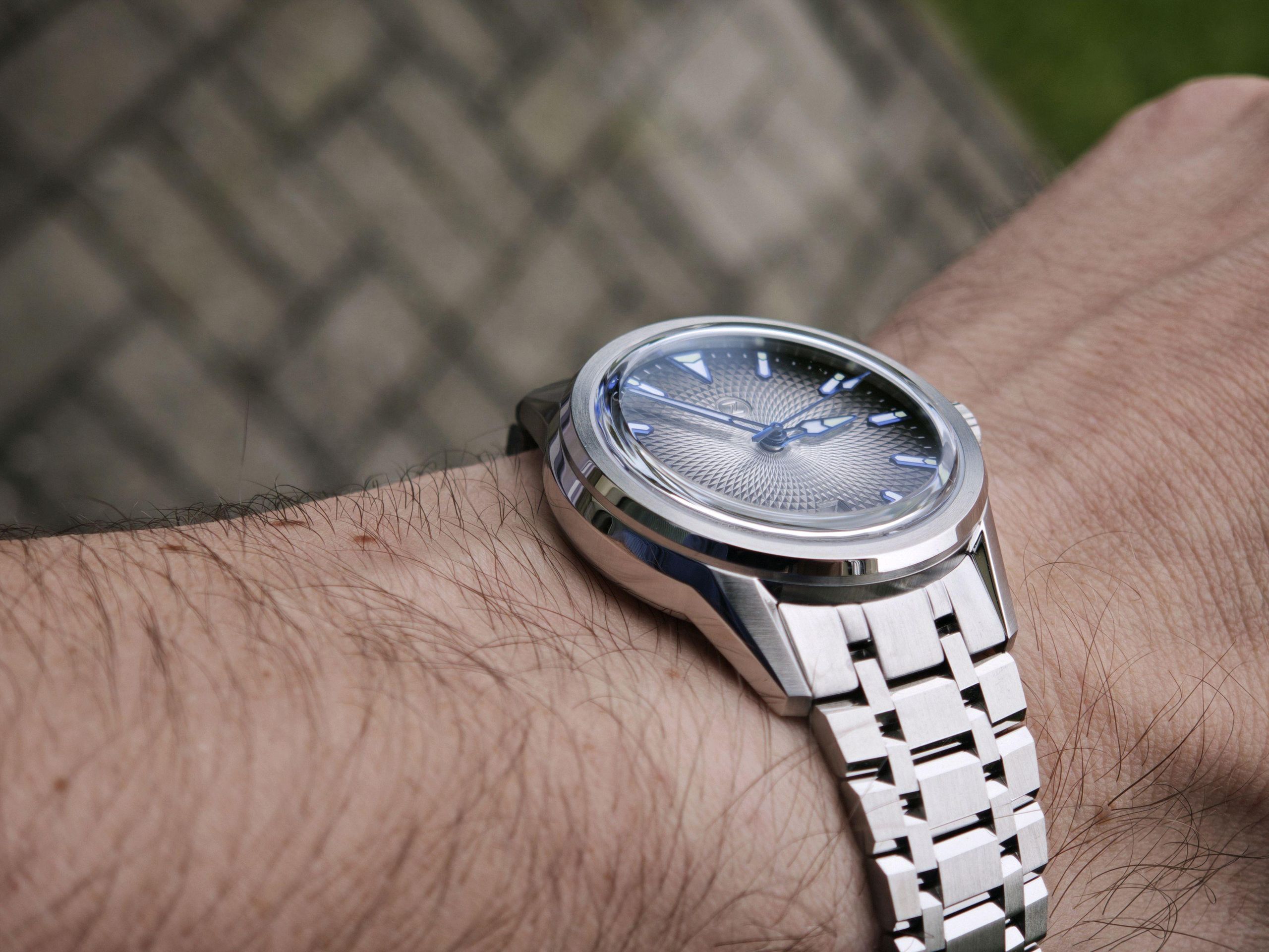 Zelos Helica | WatchCrunch