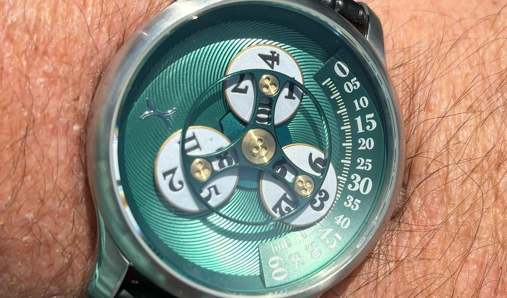 ローレンサイ Marlowe and Waking ED400 Triptych Automatic Wandering Hour Emerald | Xeric.com – Xeric Watches