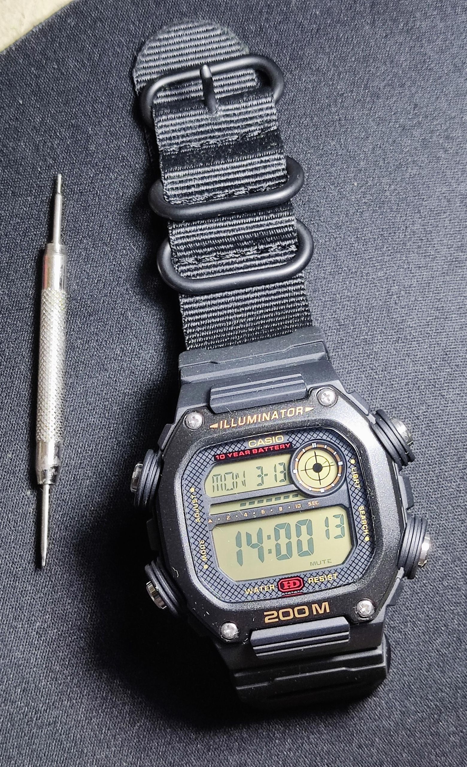 Giving the old school DW-291 a different strap approach. So