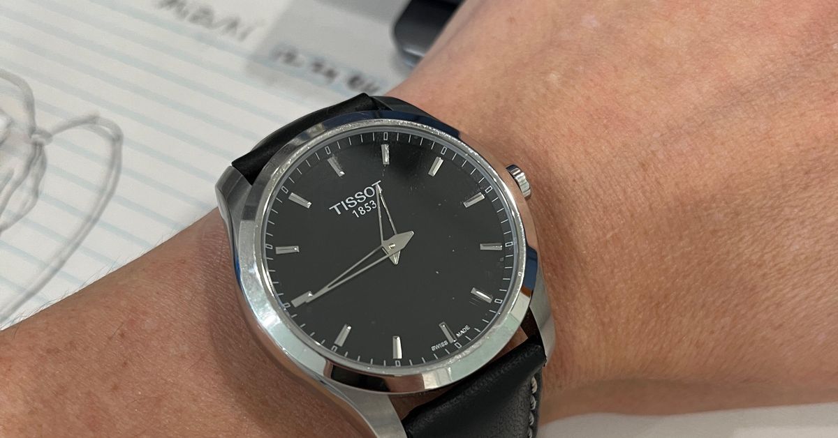 TISSOT クォーツ腕時計 ✓㊗️PRX35mmキタコレ‼️抜群の安定感‼️逆に落ち着く。ティソ