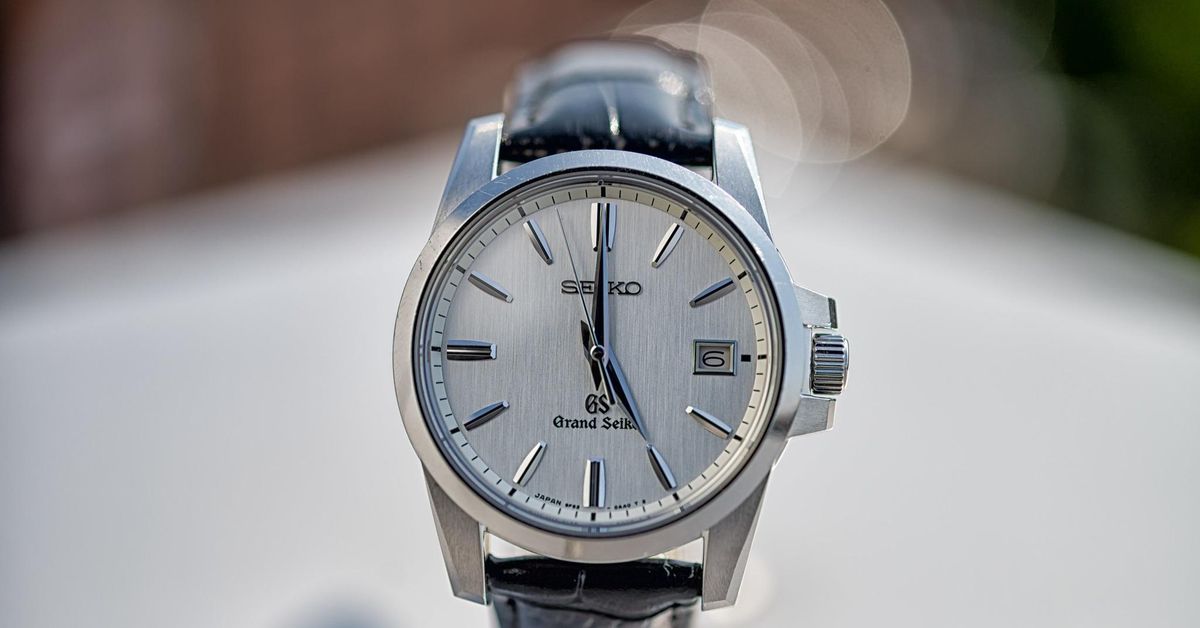 Grand Seiko sporty dress watch, the SBGX057 review | WatchCrunch