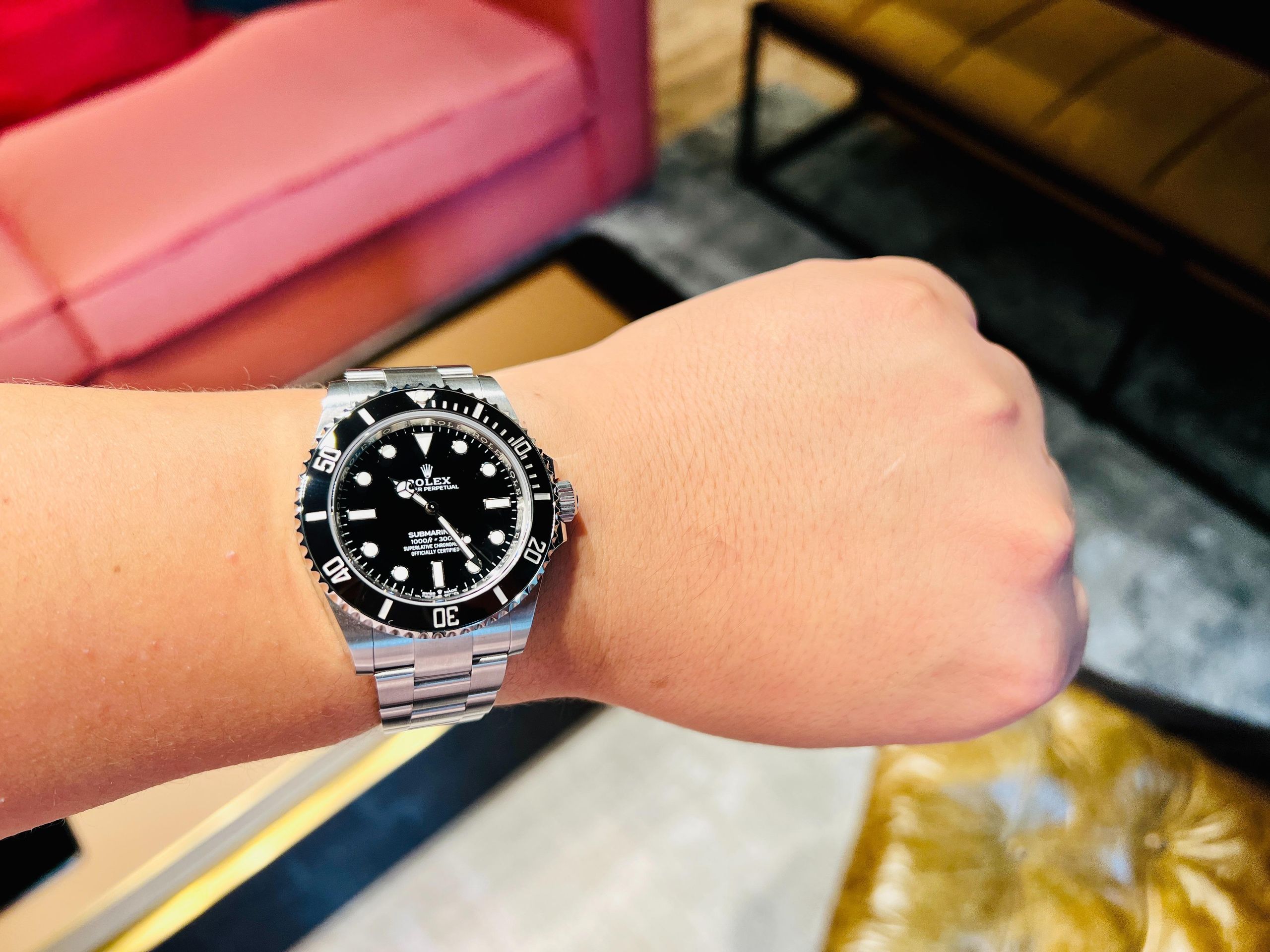 My new Submariner 124060 is HERE! But which is better? Date or No