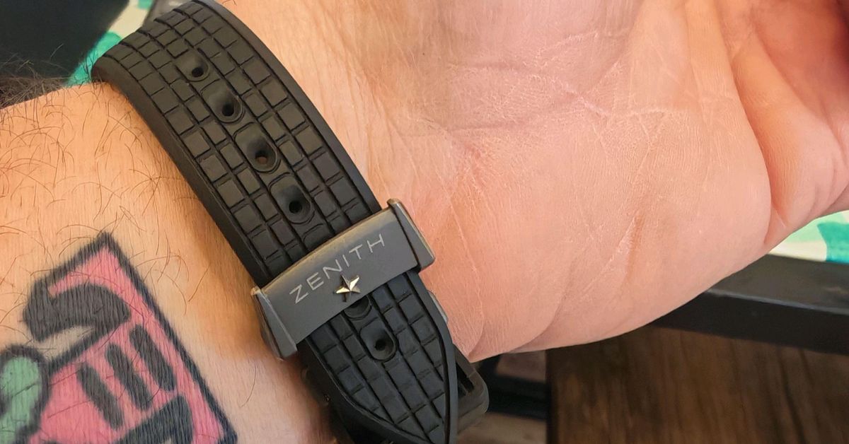 Can anyone identify which watch this is from? | WatchCrunch